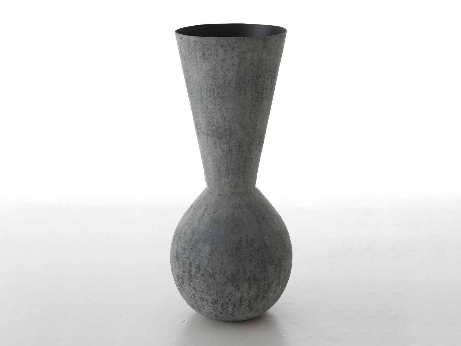 Modern Koneo Vase by Imperfettolab For Sale