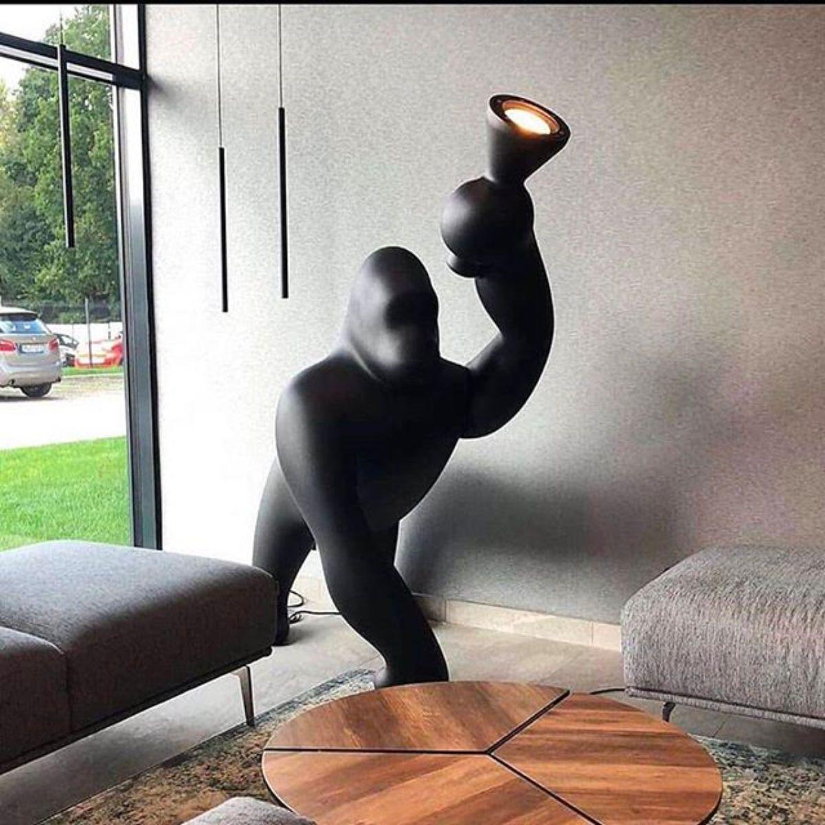 Schwarze Kong Gorilla-Stehlampe, entworfen von Stefano Giovannoni, hergestellt in Italien im Zustand „Neu“ im Angebot in Beverly Hills, CA