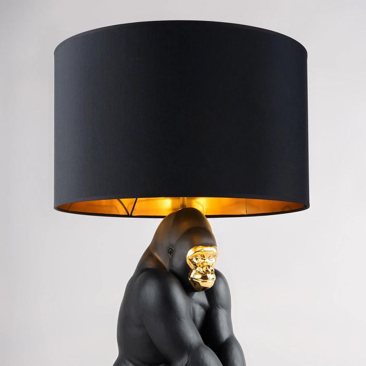 Porcelain Kong Seat Table Lamp For Sale