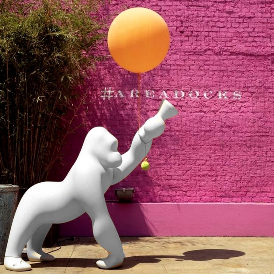 Lampadaire Kong Gorilla White:: par Stefano Giovannoni Neuf - En vente à Beverly Hills, CA