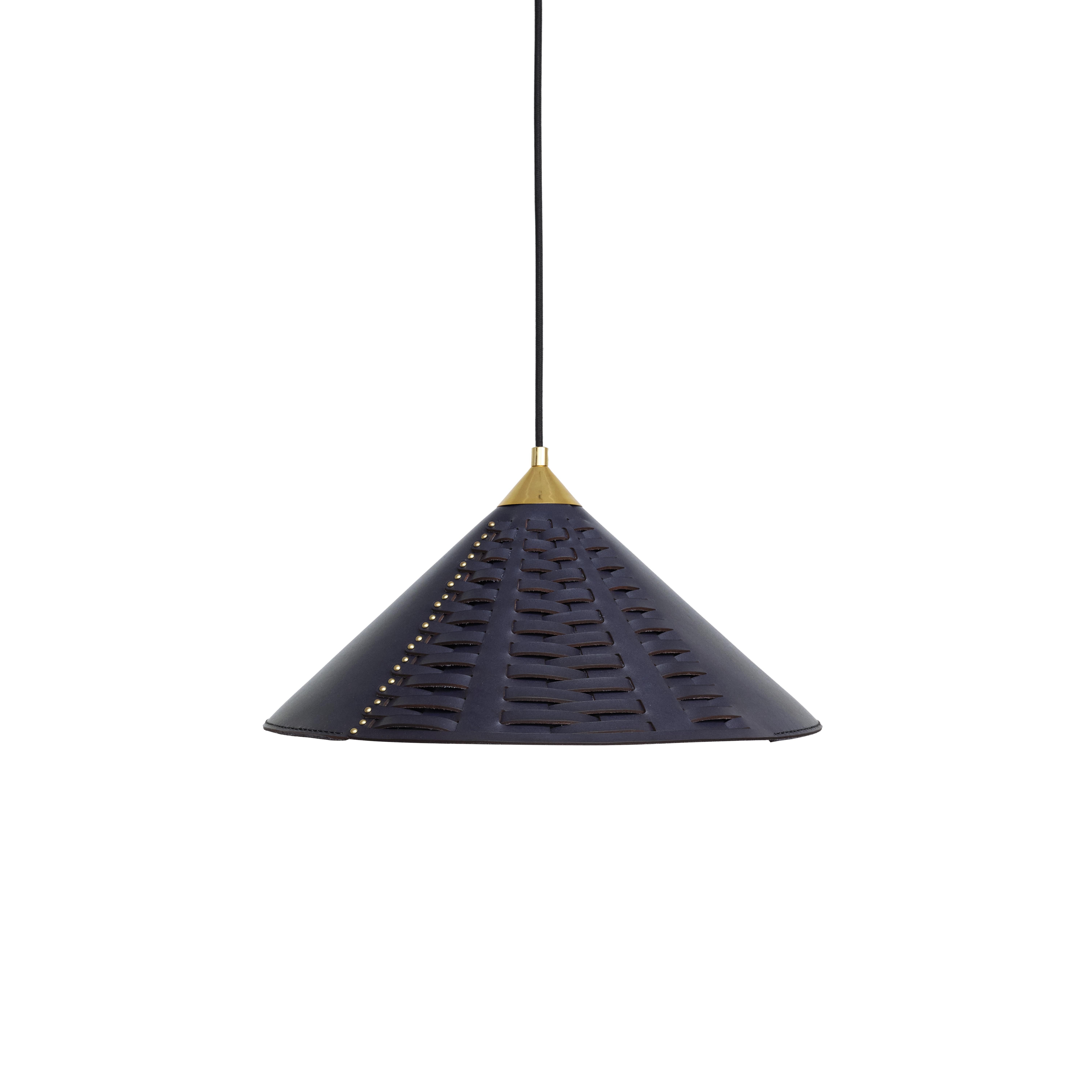 Lámpara colgante grande Koni de cuero curtido vegetal, latón y acero by UNIQKA en venta 4