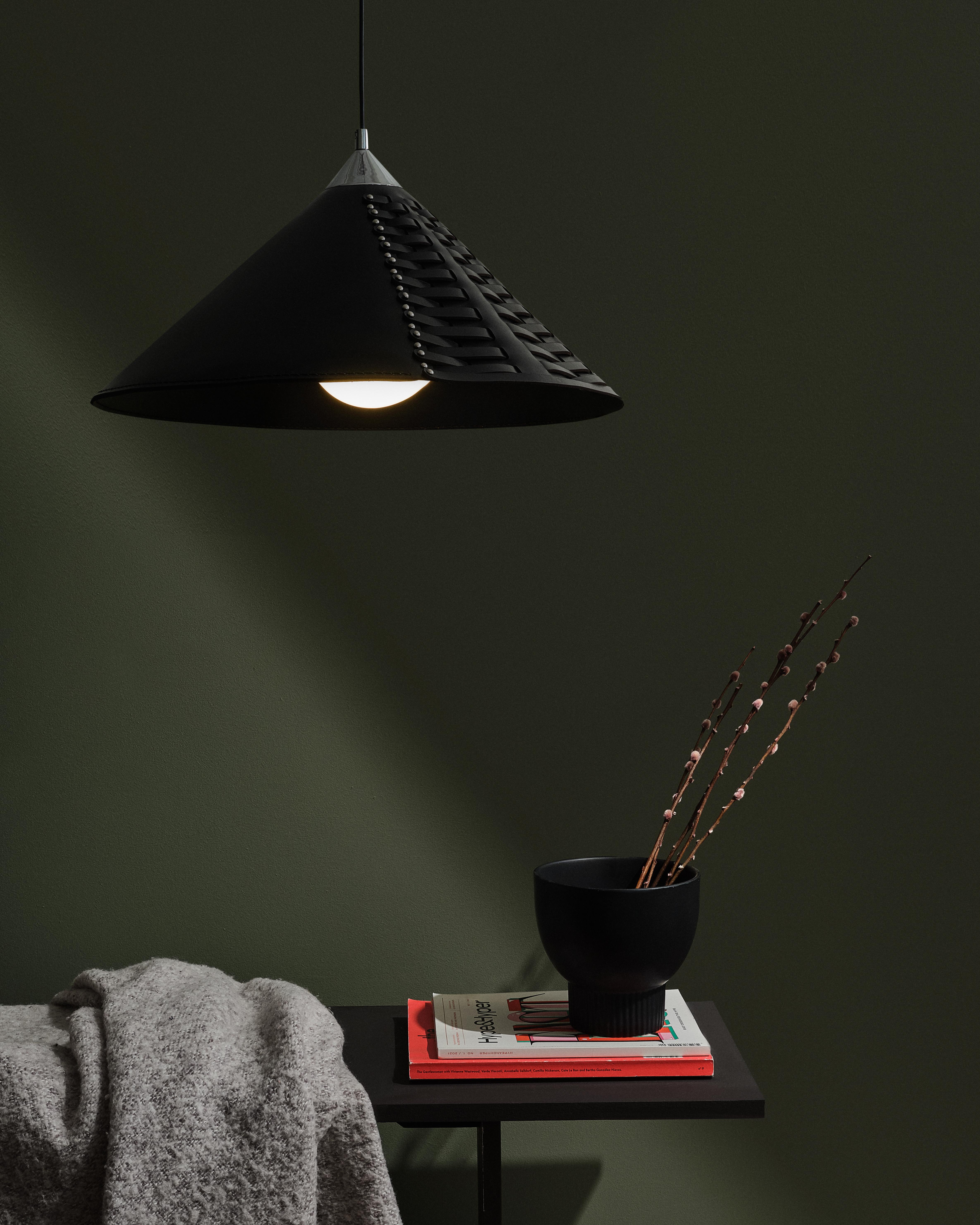 Lámpara colgante grande Koni de cuero curtido vegetal, latón y acero by UNIQKA Otro en venta