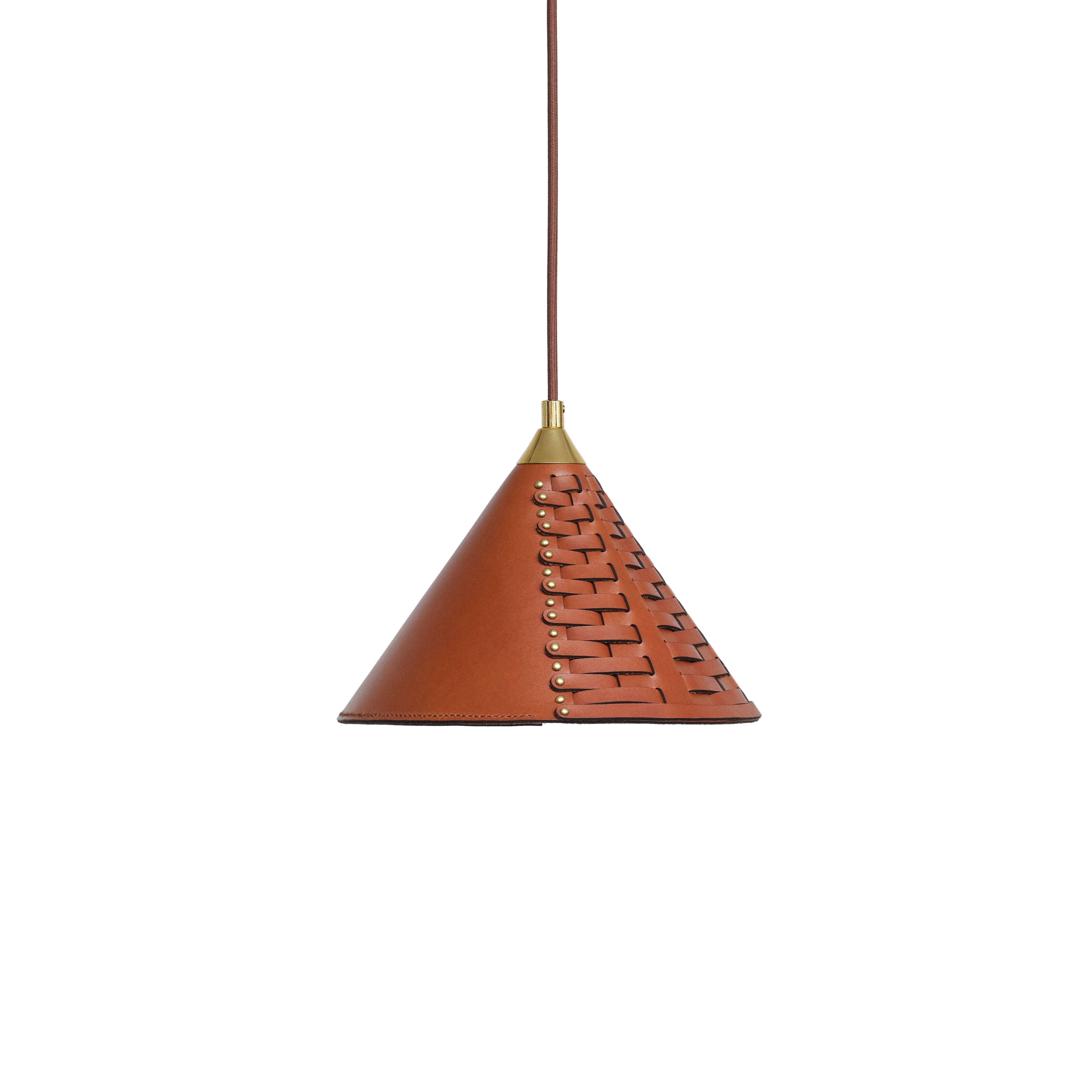 Lampada a sospensione piccola Koni in pelle conciata al vegetale, ottone e acciaio di UNIQKA in vendita 1
