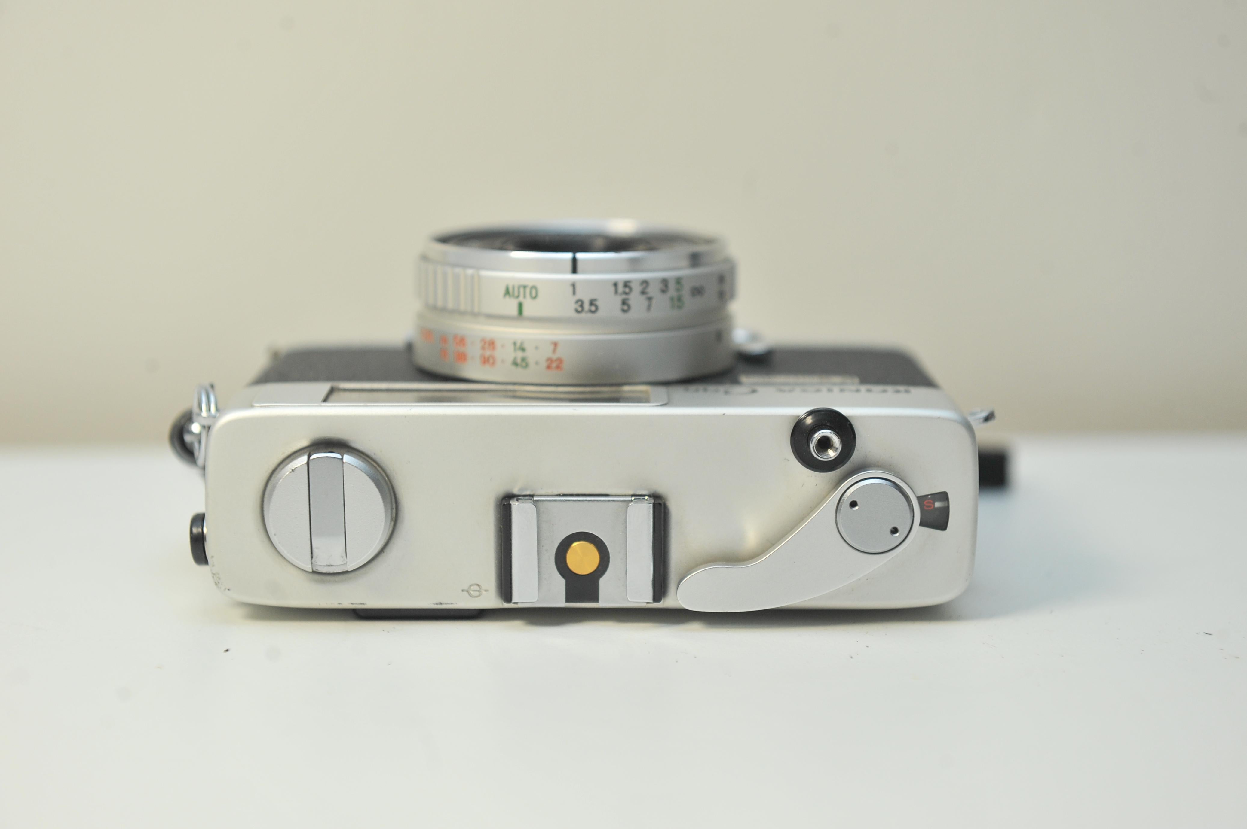 Japanese Konica C35 Automatic 35mm Film Compact Rangefinder Camera with 38mm Hexanon F2.8 For Sale