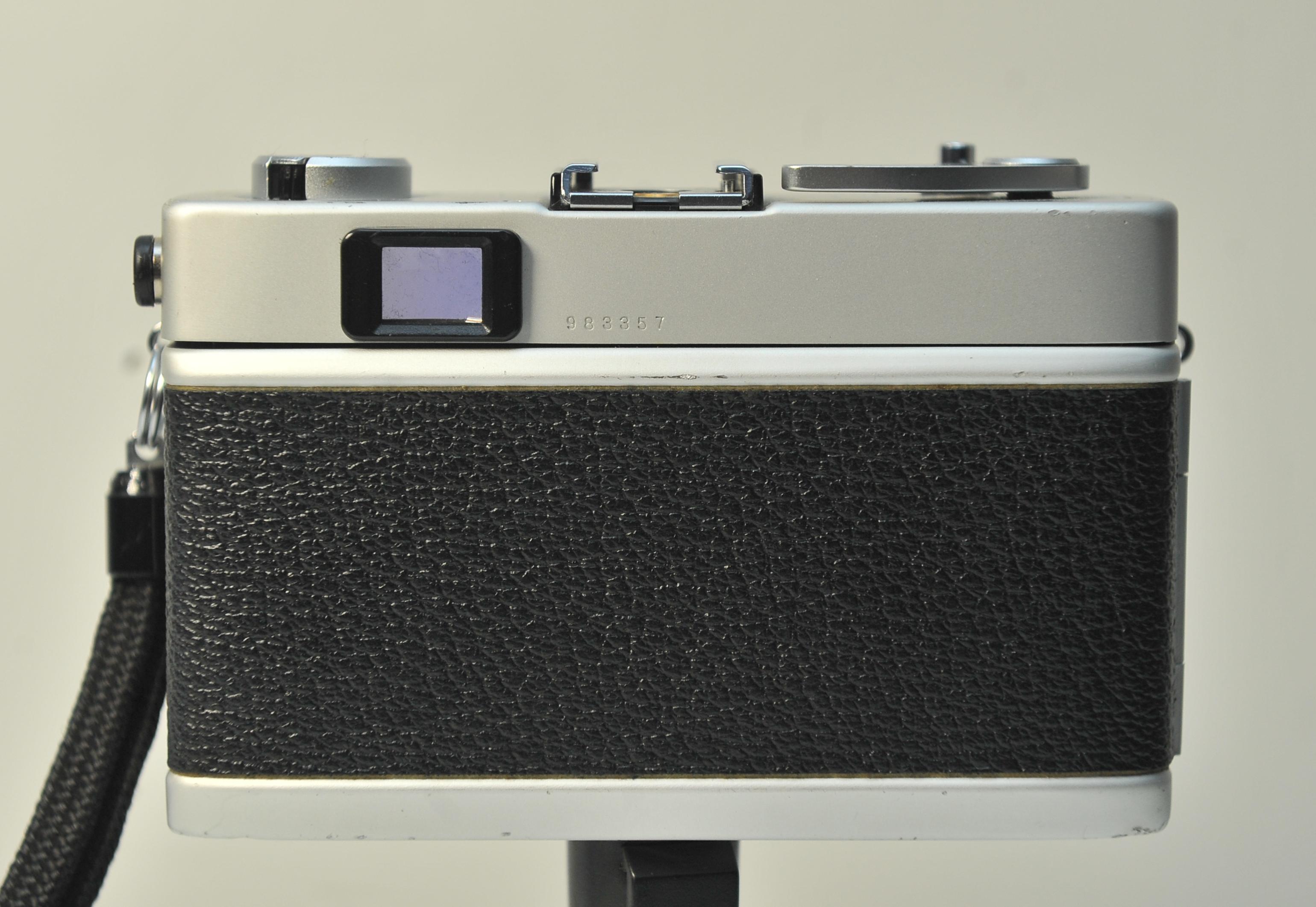 Konica C35 Automatik 35mm Film Kompakte Rangefinder-Kamera mit 38mm Hexanon F2.8 im Zustand „Gut“ im Angebot in High Wycombe, GB