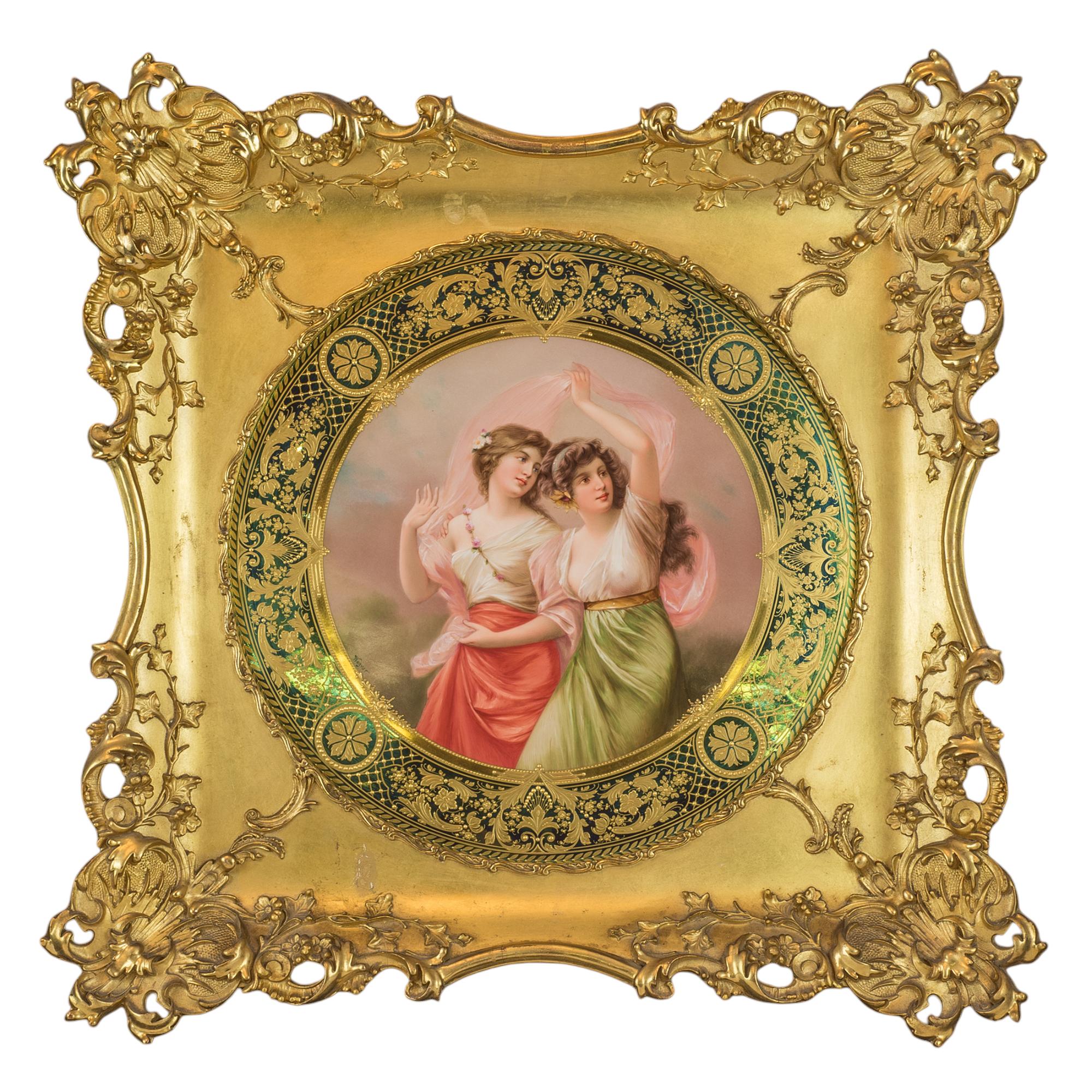 Figurative Painting di Königliche Porzellan-Manufaktur (KPM) - Placca rotonda in porcellana K.M.P. raffigurante due bellezze