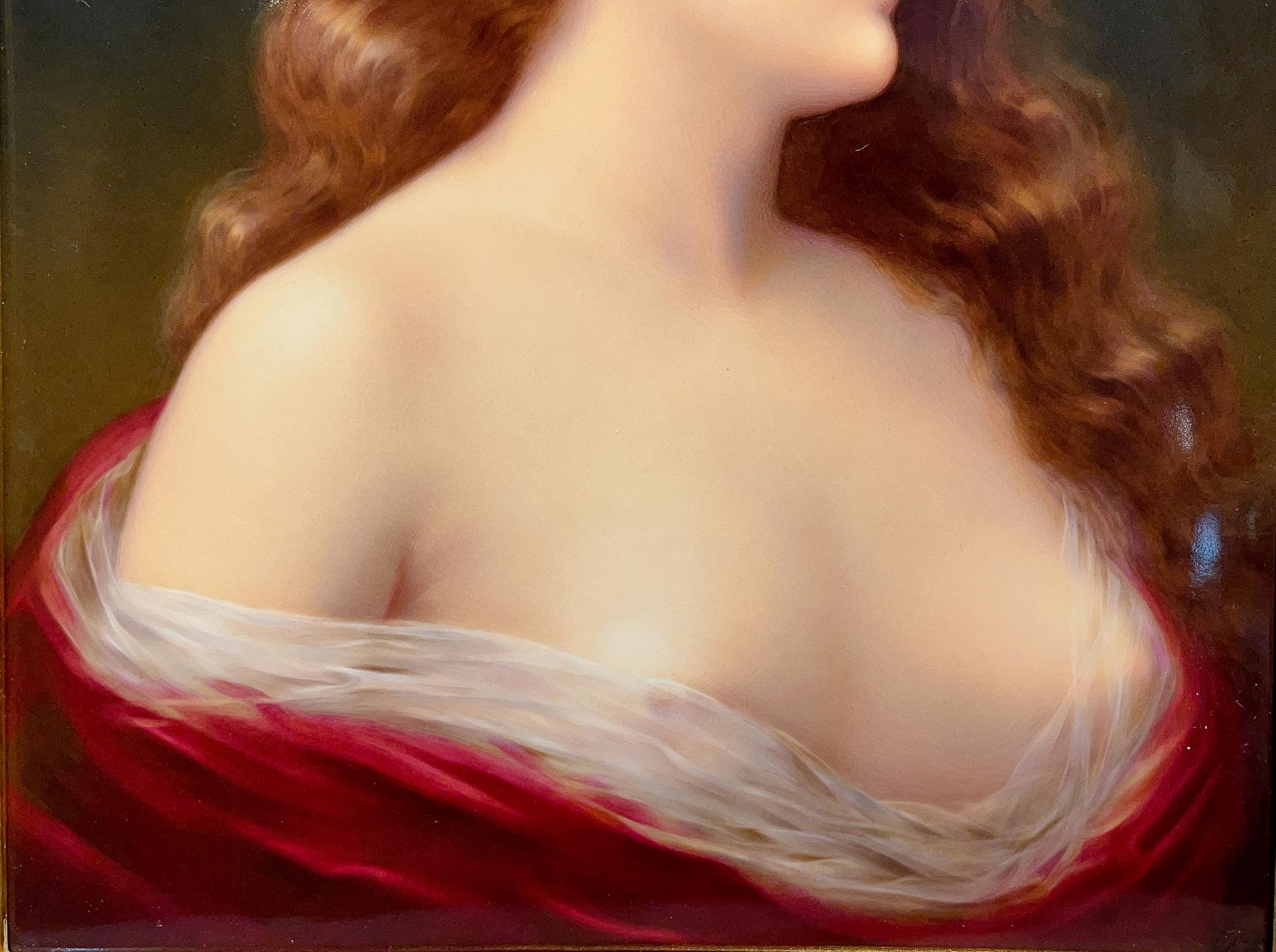 Placca in porcellana KPM Berlin raffigurante una bellezza femminile

Placca rettangolare finemente dipinta con ritratto di una bellezza bruna, in un panneggio diafano rosso e bianco, dopo le opere di Angelo Asti.

Tra la fine del XIX e l'inizio del