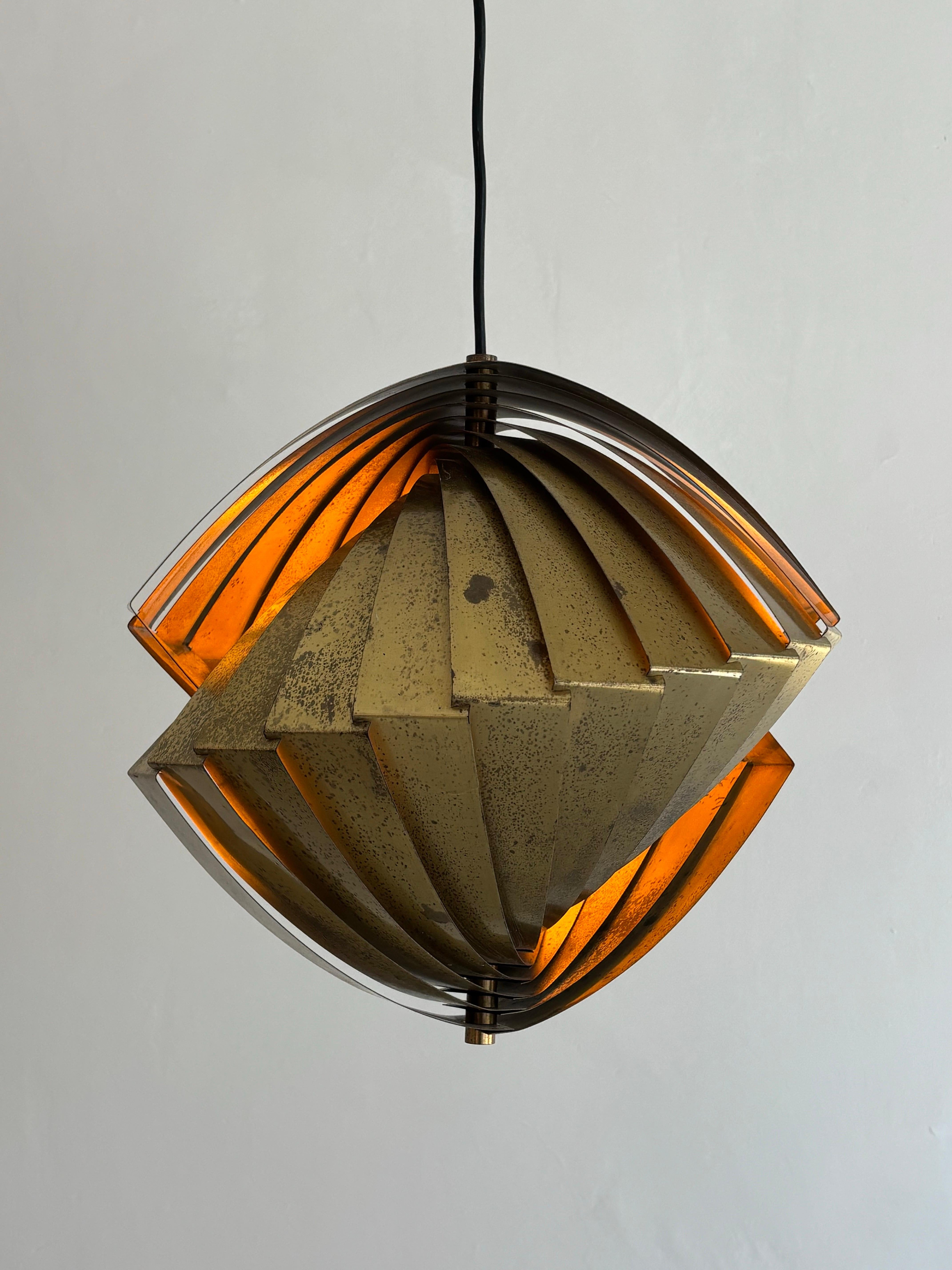 The Konkylie pendant, designed by Louis Weisdorf in 1963 for Tivoli Gardens in Copenhagen and produced by Lyfa, is one of the most iconic Danish lighting designs of the mid-20th century. Composed of twelve curved metal lamellae forming a sculptural,