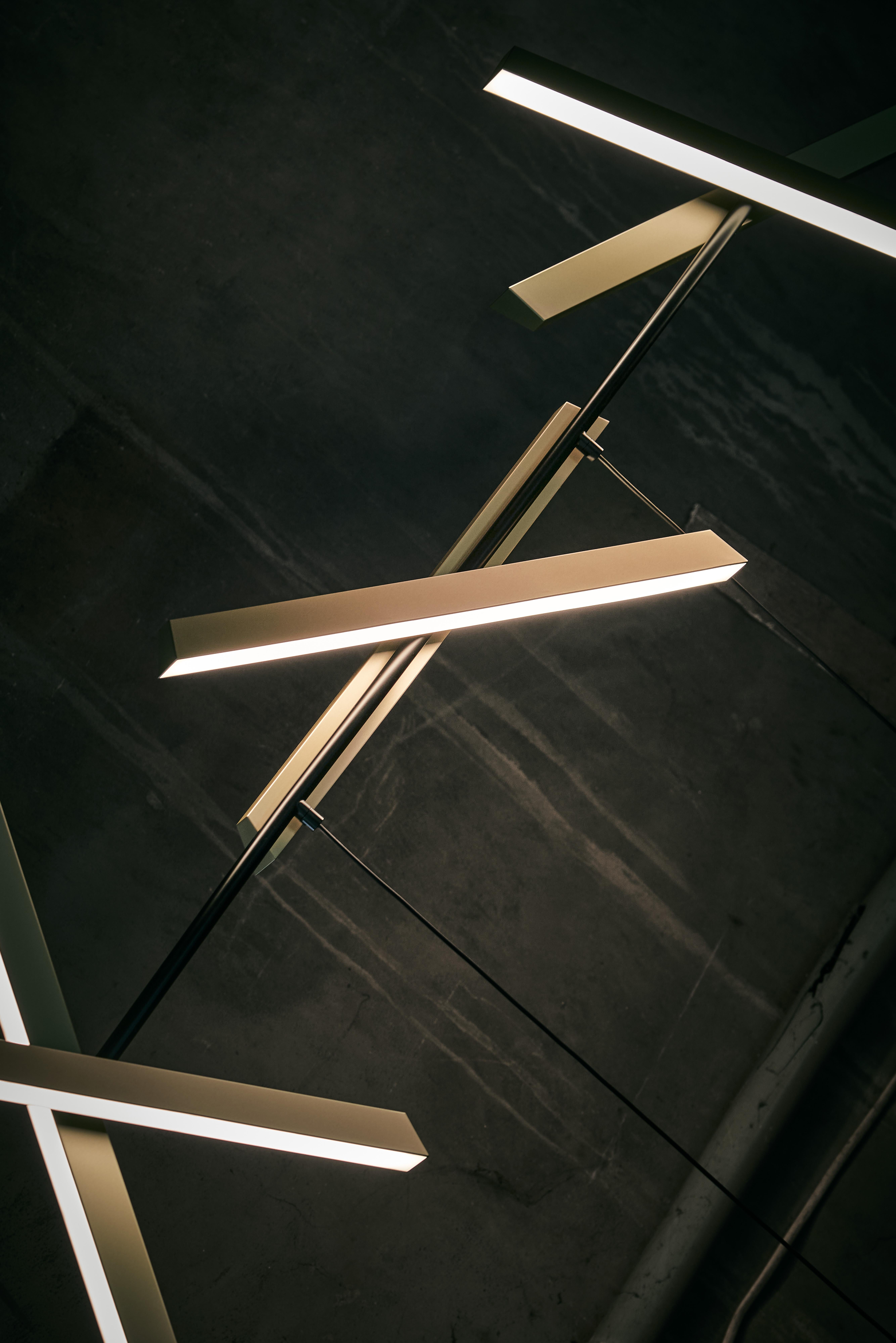 Influenced by modernist architecture, the KONNECT is beautifully crafted in quality materials. Offering both functional and versatile illumination configurations, the KONNECT Pendant PL6 delivers various adjustable angles to each of the linear