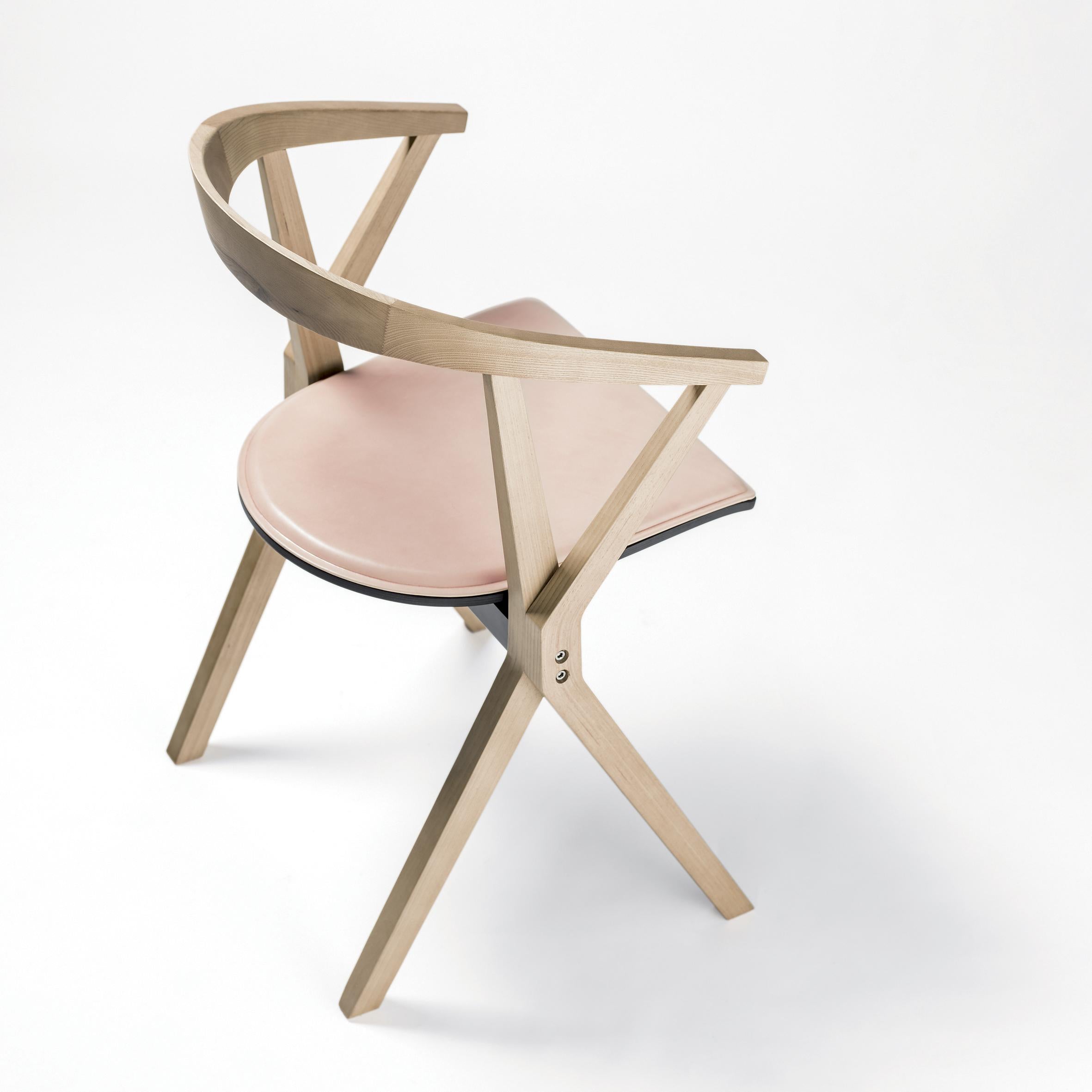 This chair won the ADI-FAD Delta Silver Award in 2011. In its singularity, complex engineering is hidden. The very fact that the seat can be folded up opens the possibilities for the use of this chair in multi-use spaces.

Sides and seat are in
