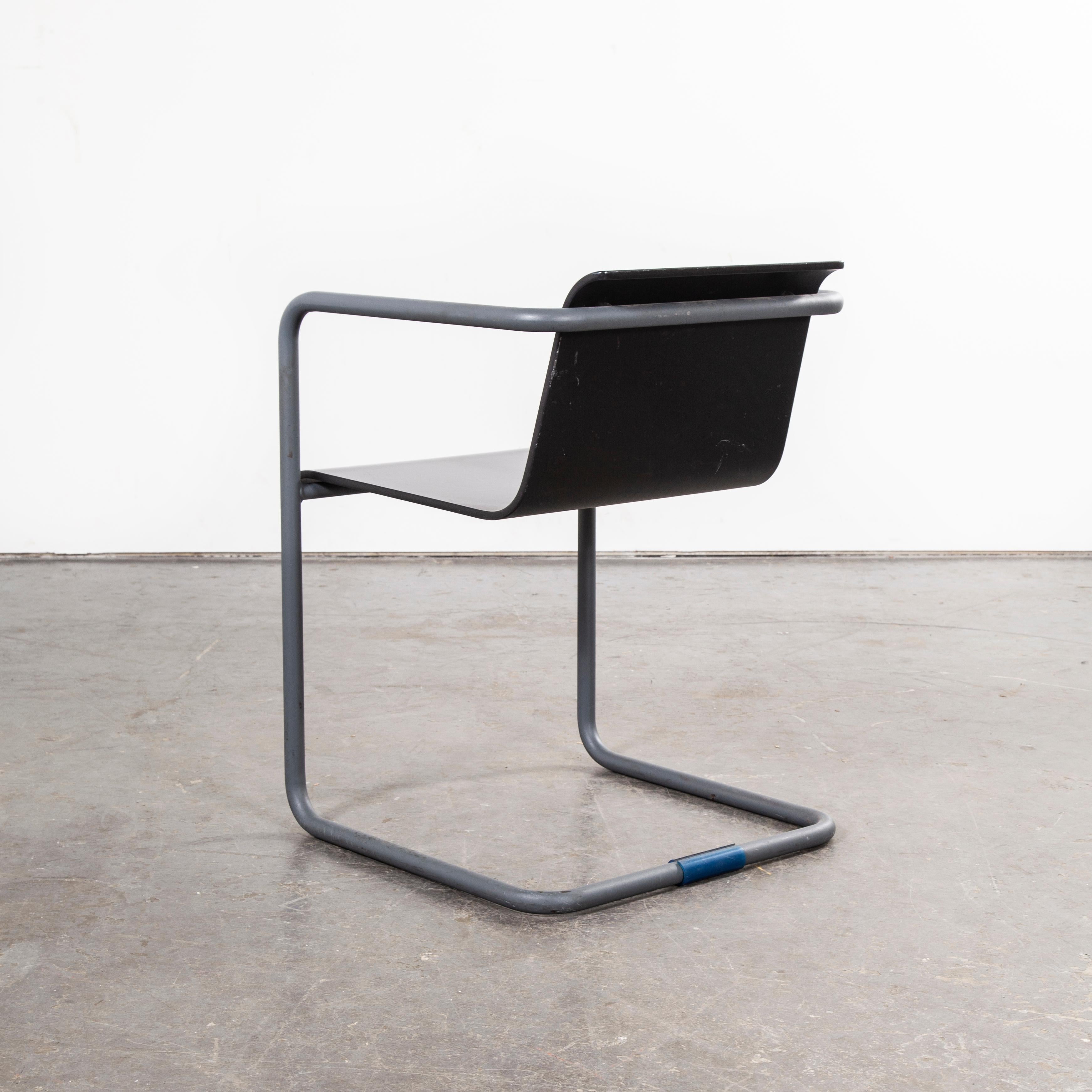 Début du 20ème siècle Ensemble bureau et chaises Konstantin Grcic Tubular de Thonet pour Muji 'After Breuer'