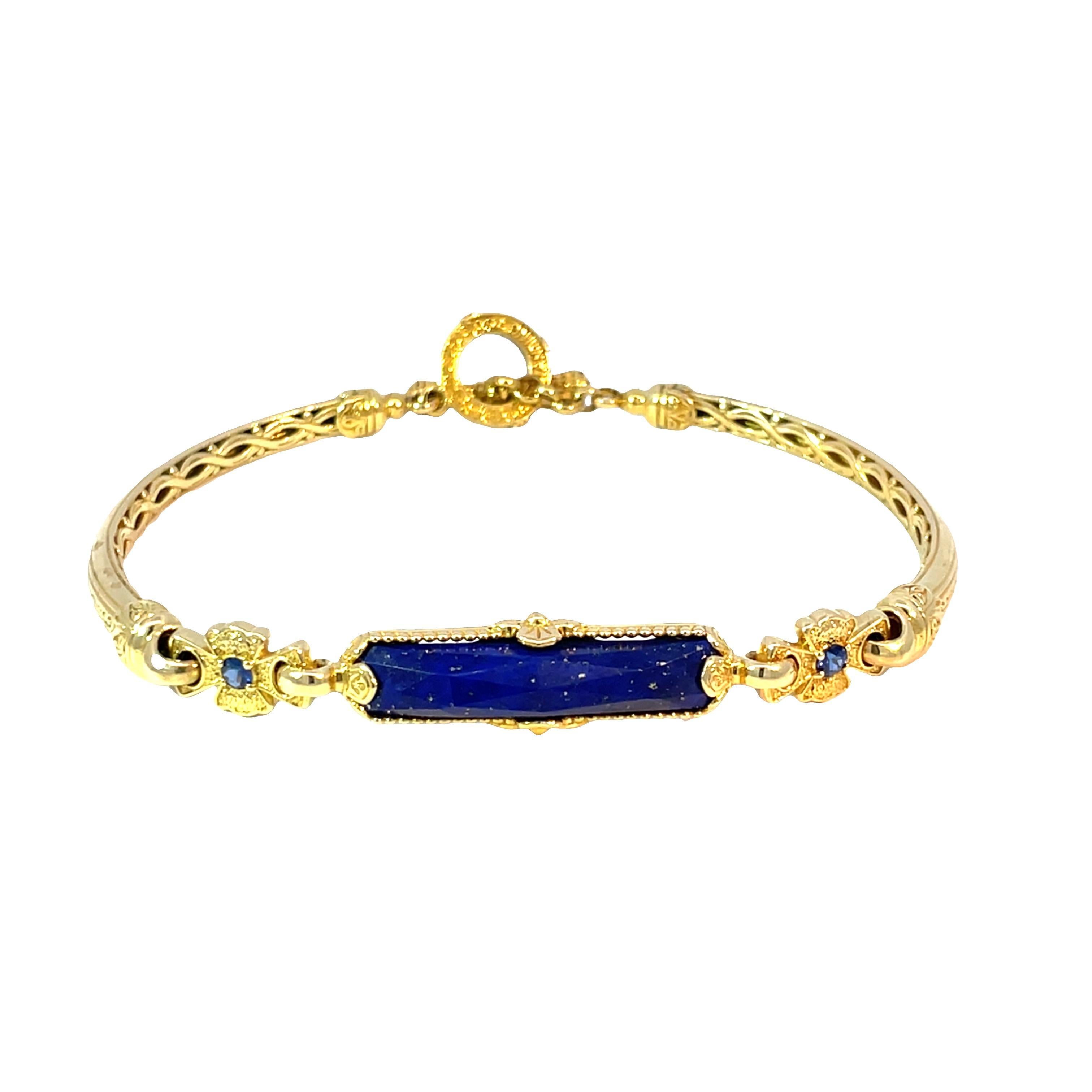 Konstantino 18k Yellow Gold Lapis Lazuli & Sapphire Engraved Toggle Bracelet en Excelente estado para la venta en New York, NY
