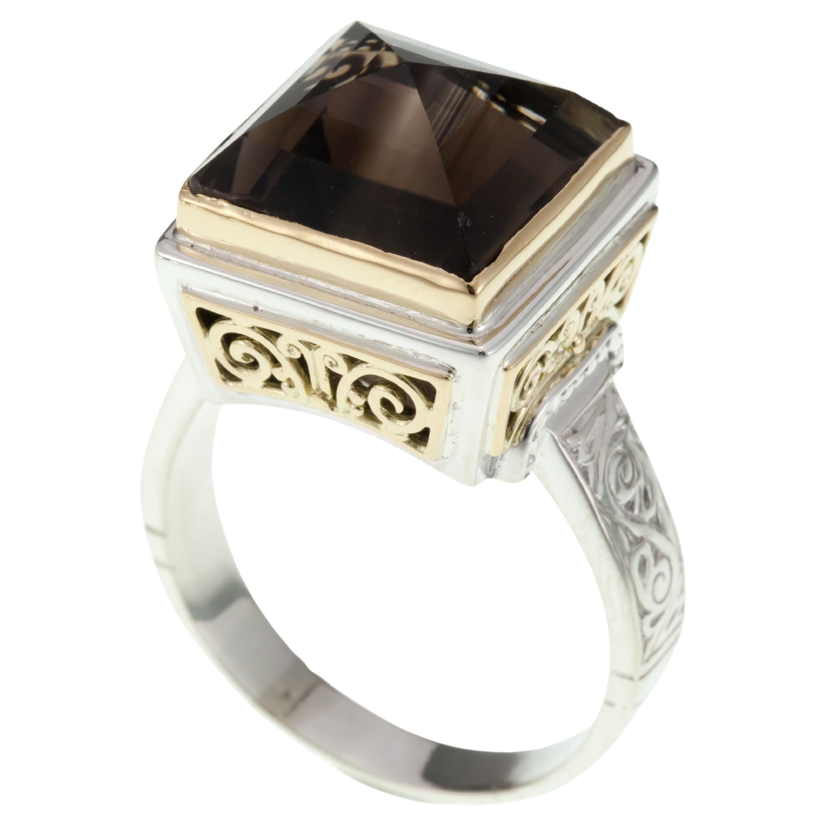 Anillo Konstantino de oro amarillo de 18k y plata de ley con cuarzo ahumado