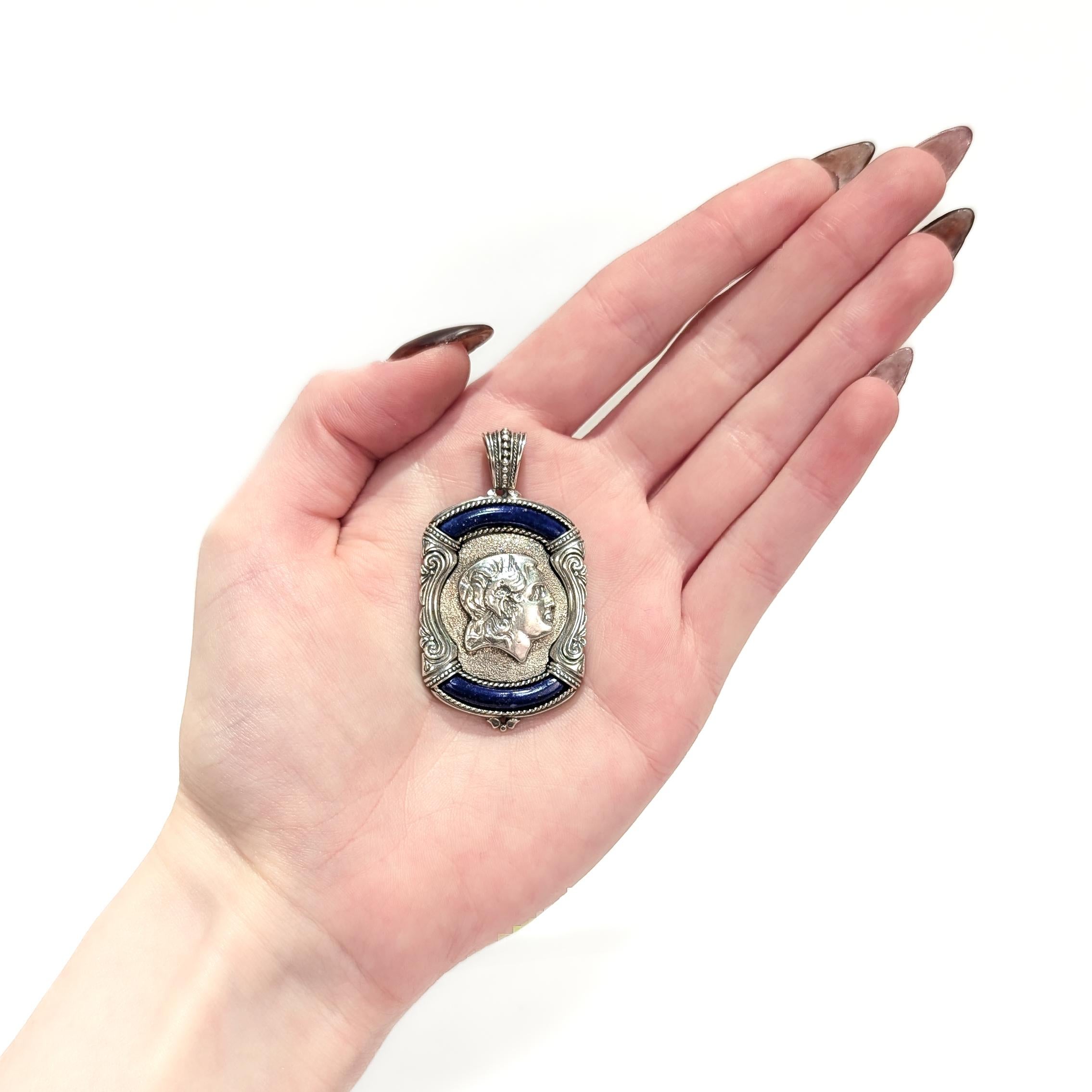 Moderne Konstantino Alexander the Great Pendentif en argent et lapis pour un collier en vente