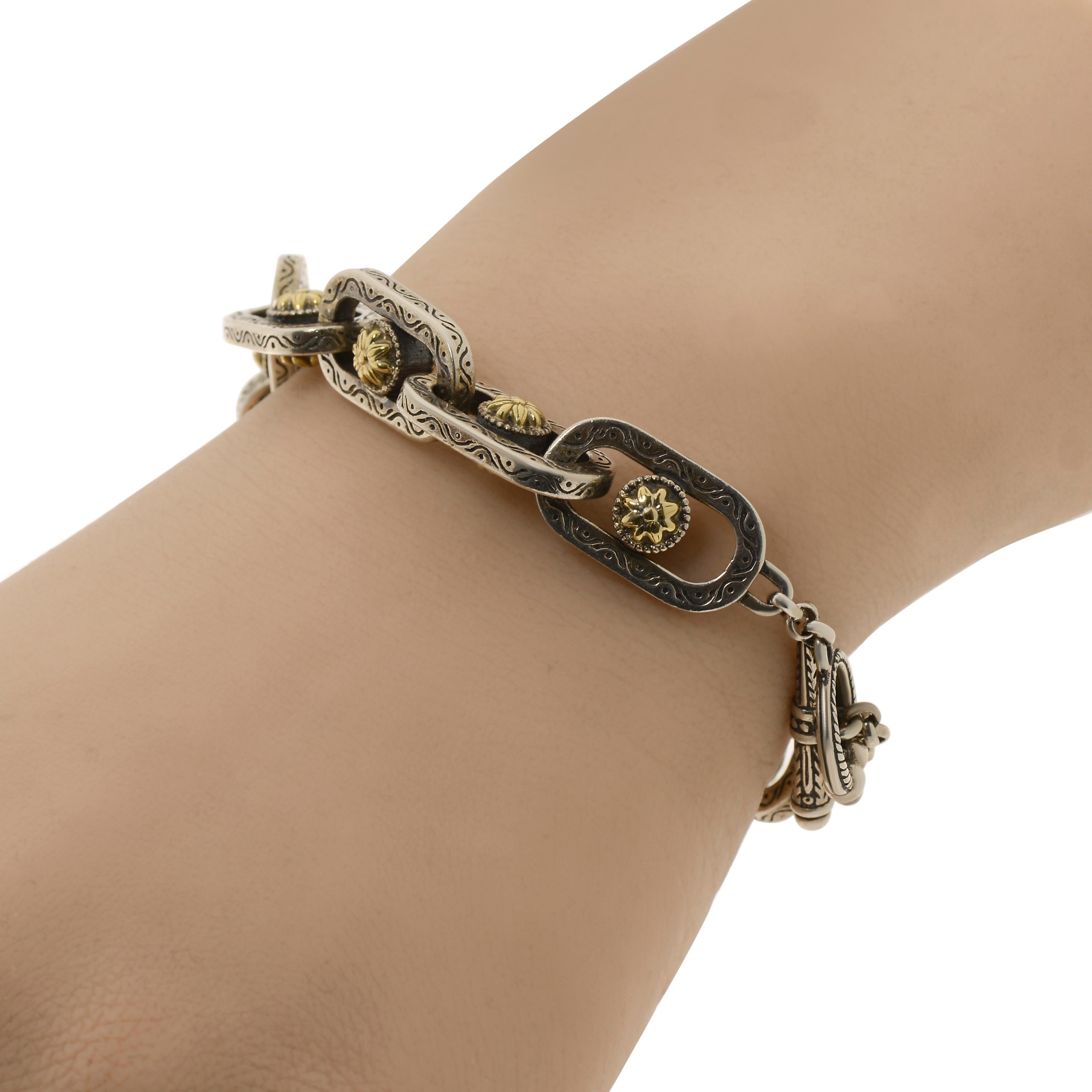 Konstantino Hebe Gliederarmband mit übergroßen Gliedern aus Sterlingsilber und 18-karätigem Gold mit floralem Motiv. Die Länge beträgt 7 1/2