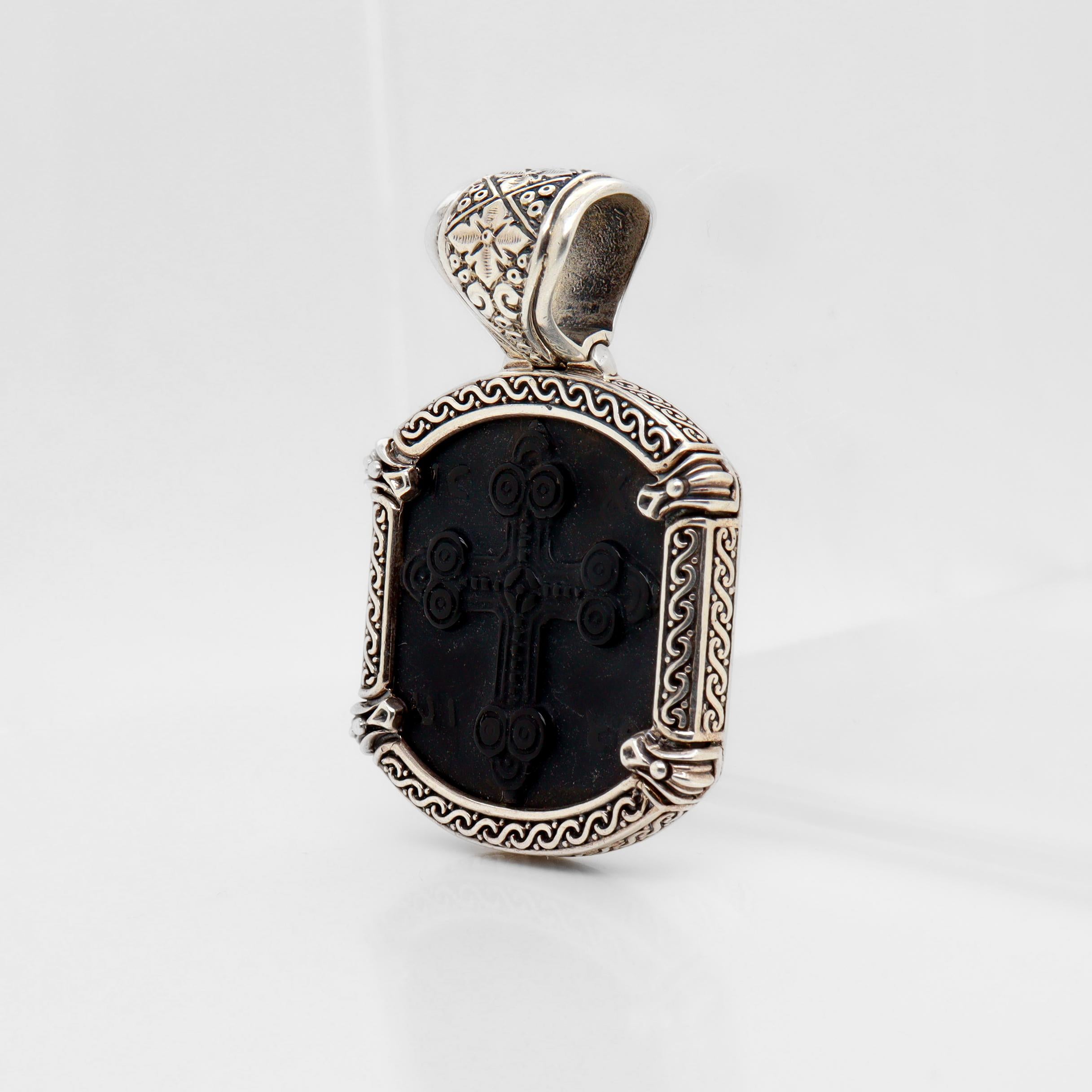 Croce con ciondolo in onice intagliato e argento sterling di Konstantino Paganini IC XC NI KA in vendita 1