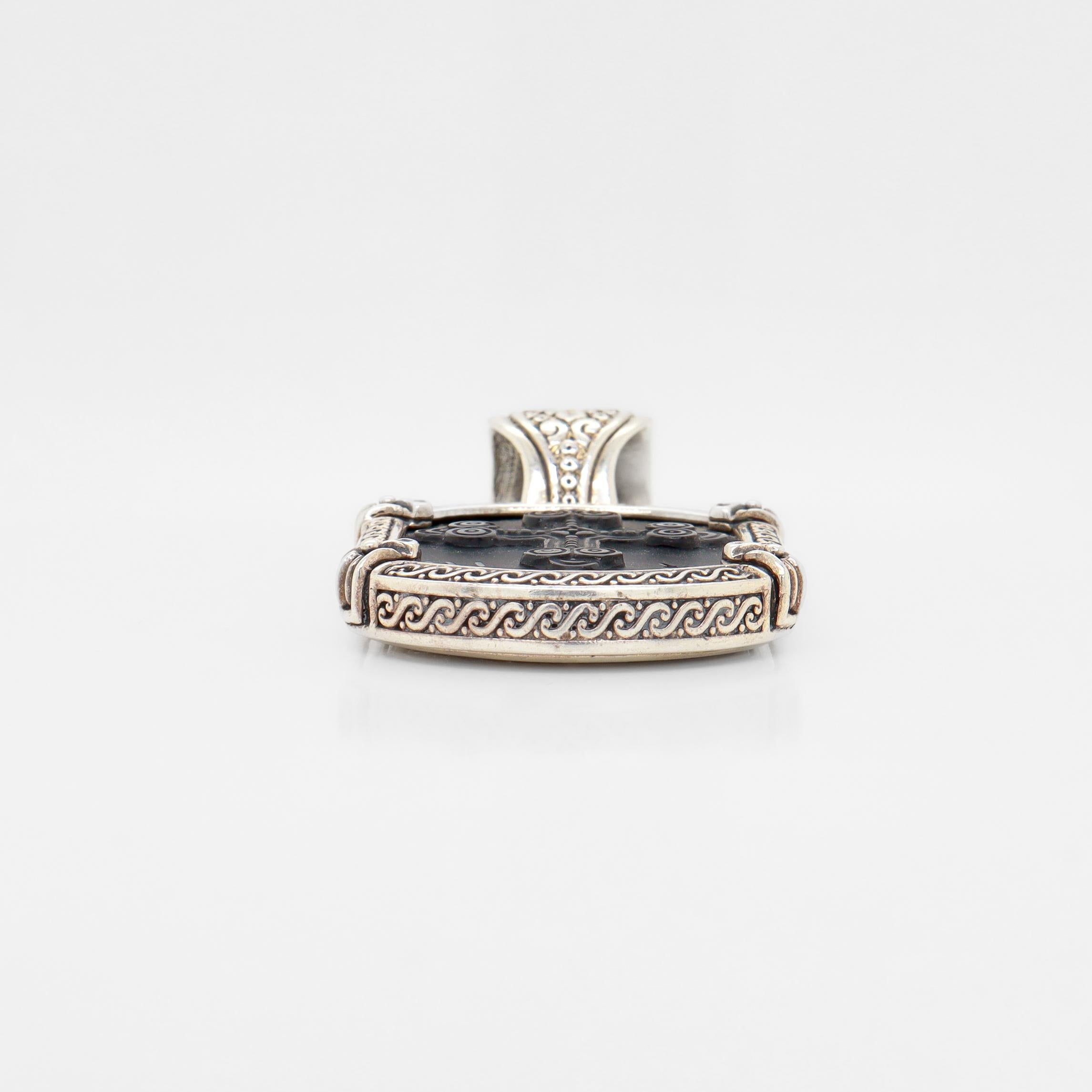 Croce con ciondolo in onice intagliato e argento sterling di Konstantino Paganini IC XC NI KA in vendita 3