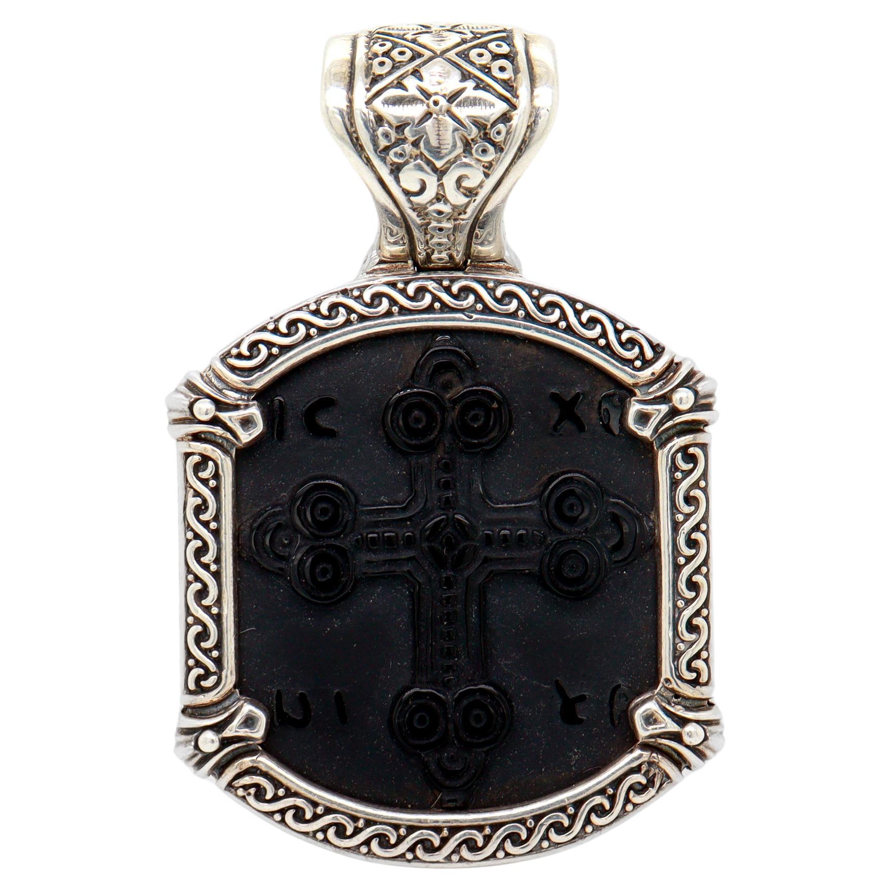 Croce con ciondolo in onice intagliato e argento sterling di Konstantino Paganini IC XC NI KA in vendita