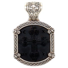 Croce con ciondolo in onice intagliato e argento sterling di Konstantino Paganini IC XC NI KA