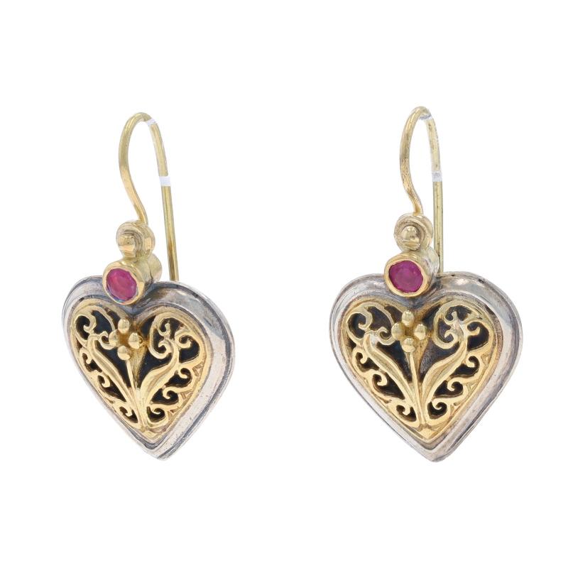 Konstantino Rubin Herz Scrollwork Tropfen Ohrringe 925 18k Runde .30ctw durchbohrt (Rundschliff) im Angebot
