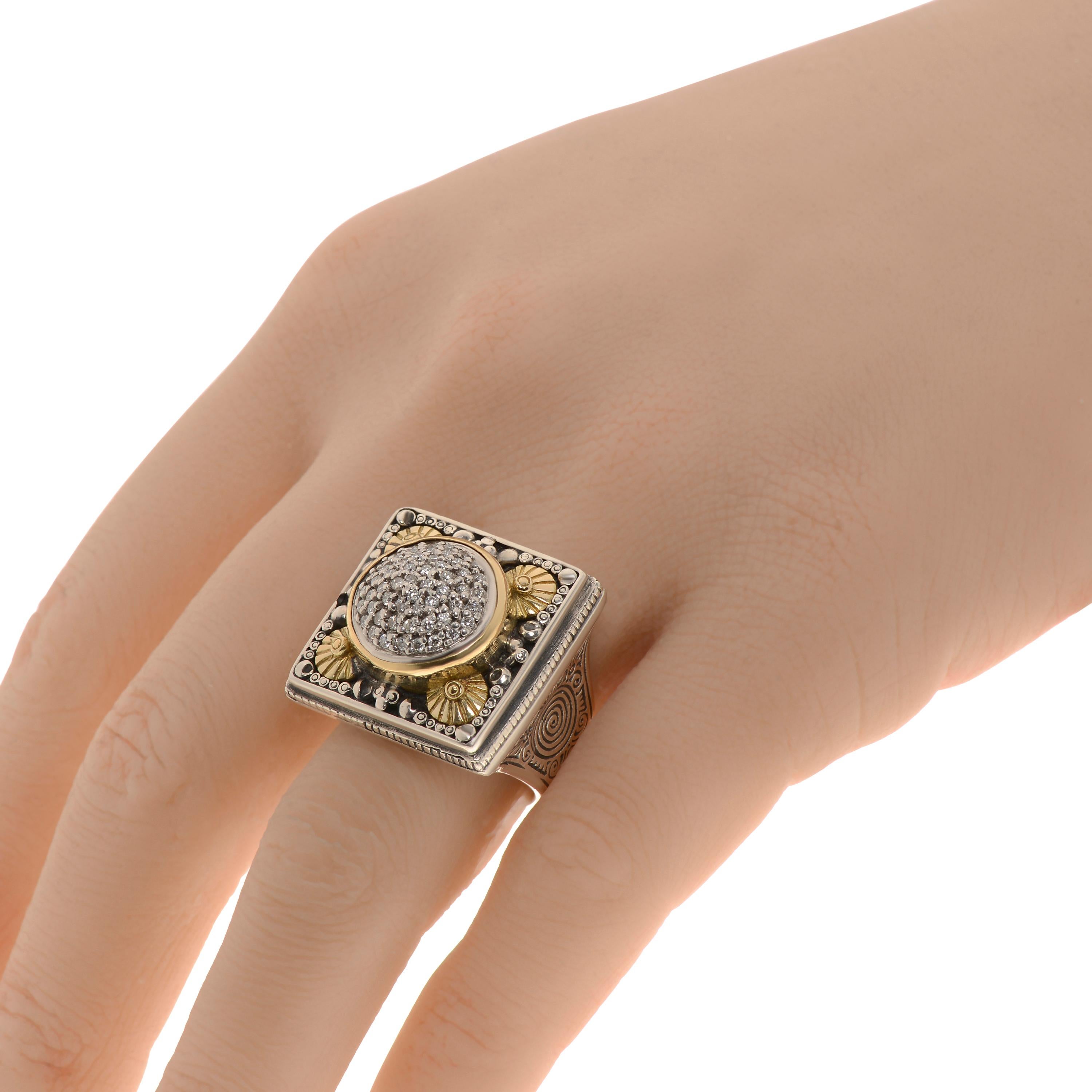 Der Konstantino Statement-Ring ist mit weißen Diamanten von 0,56 ct. tw. besetzt. Die Ringgröße beträgt 6,75 (53,8). Das Gesamtgewicht beträgt 28,6 g.
