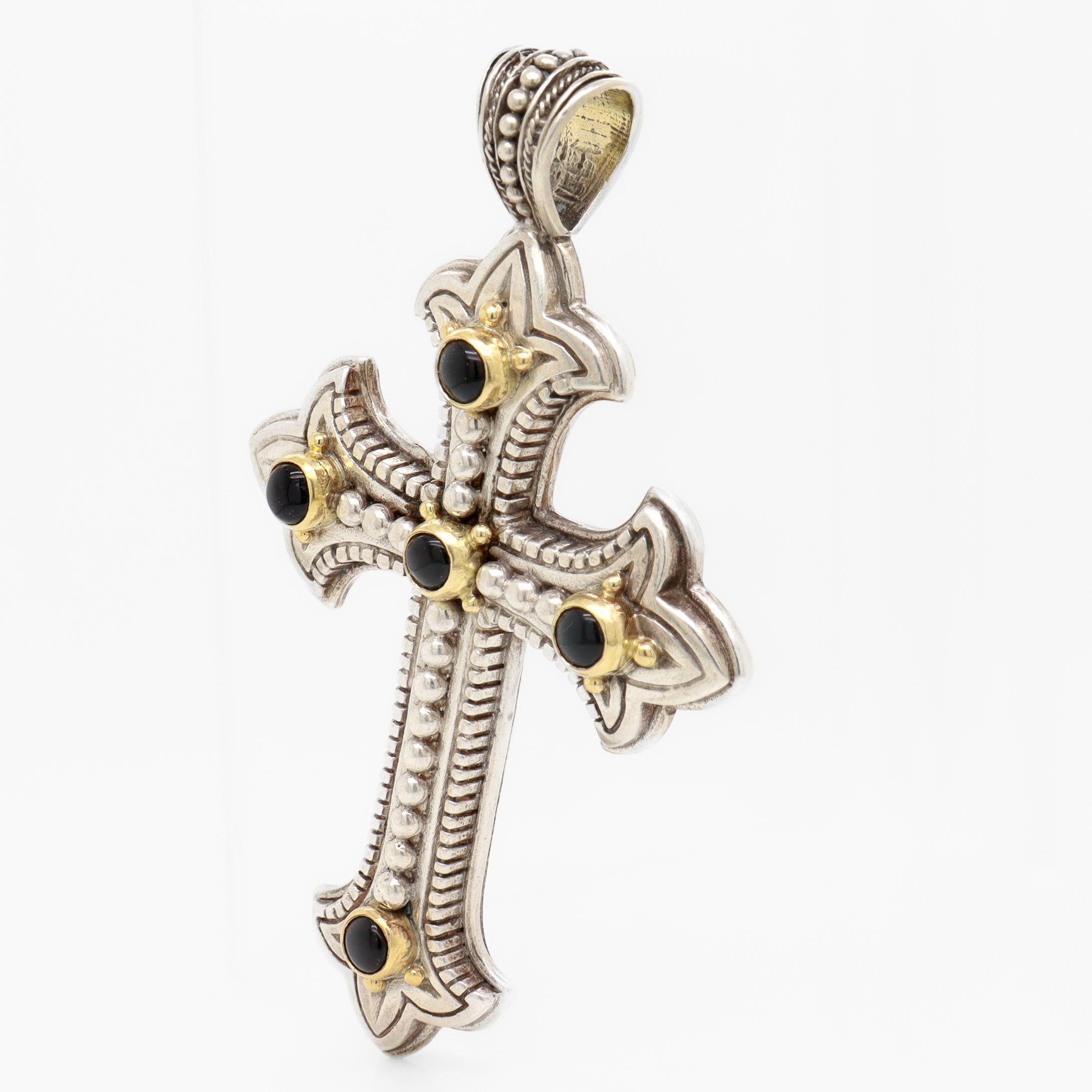 Konstantino Colgante de Cruz de Plata de Ley y Oro de 18K con Detalles de Ónix en Bueno estado para la venta en Philadelphia, PA