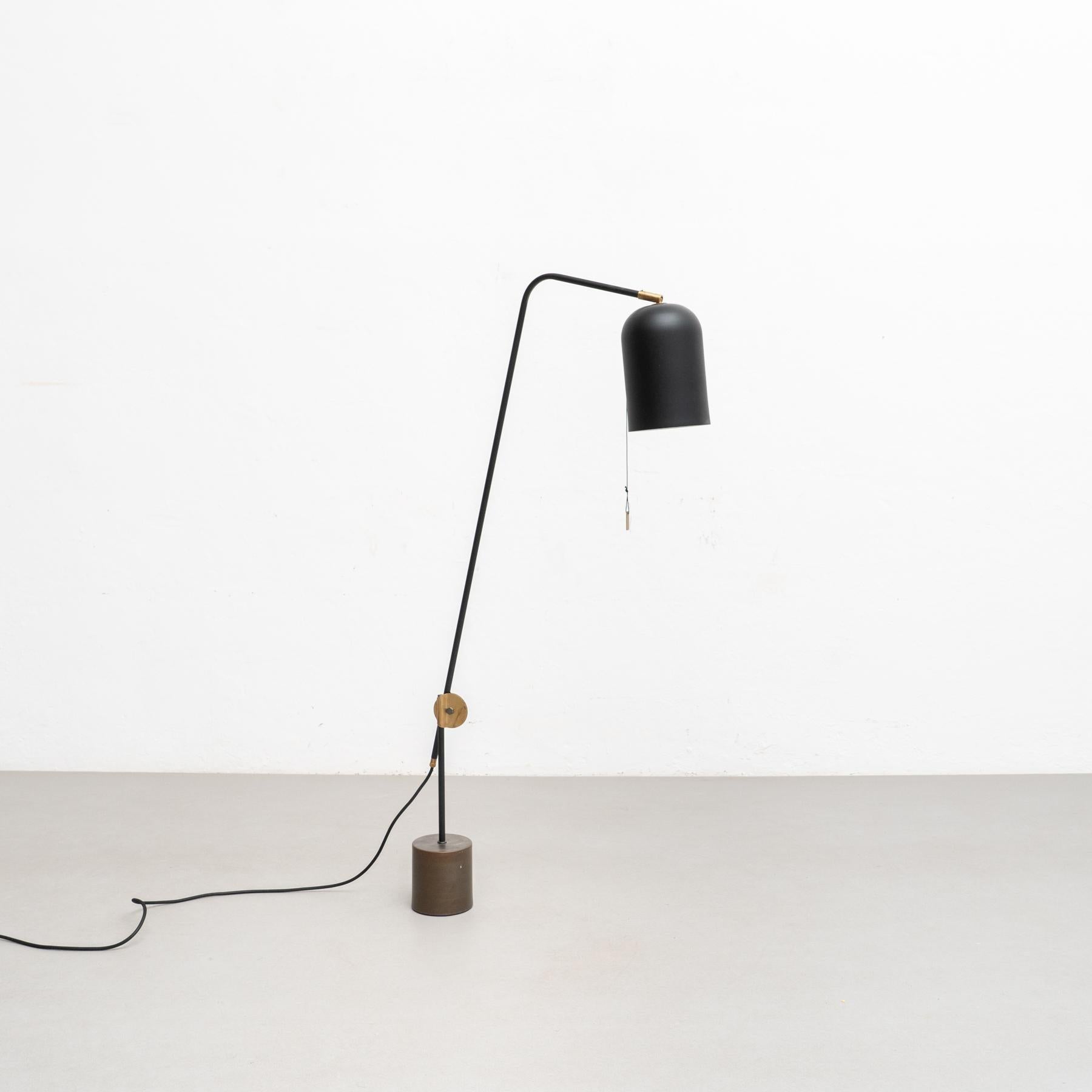 Konsthantverk 1417-8 KNEKT, Lampe in mattem Schwarz, Rohmessing (Schwedisch) im Angebot