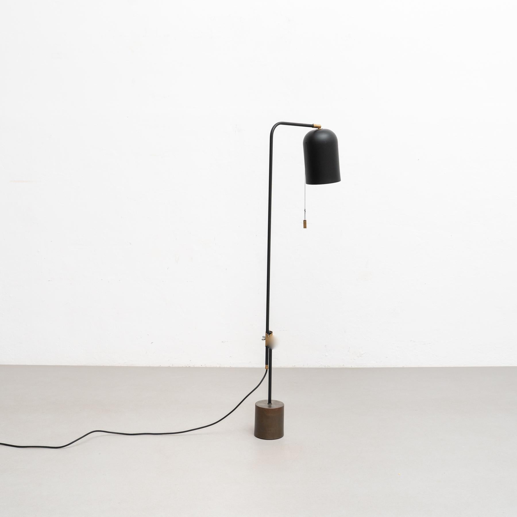 Contemporary Konsthantverk 1417-8 KNEKT, Matte Black, Raw Brass Lamp For Sale