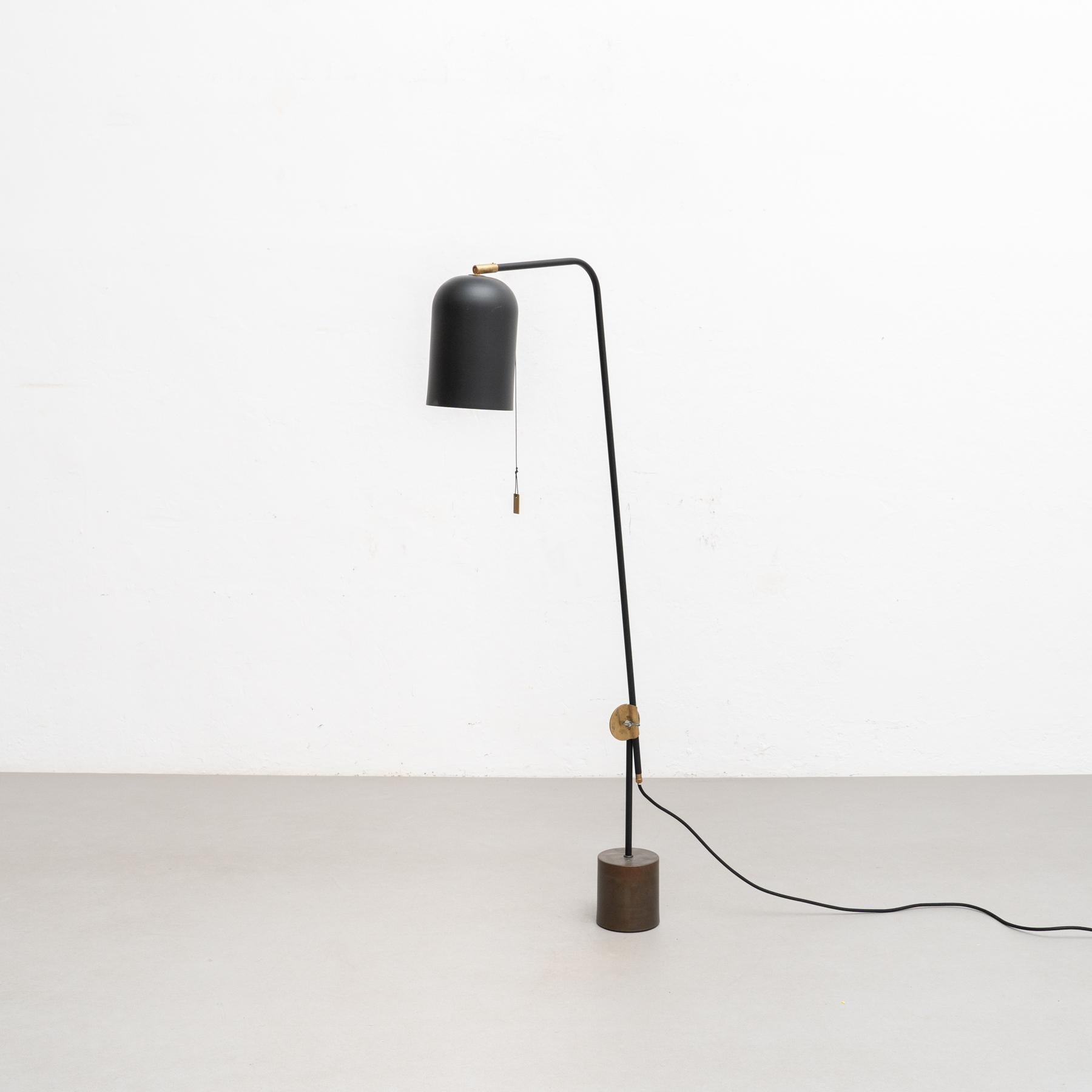 Konsthantverk 1417-8 KNEKT, Lampe in mattem Schwarz, Rohmessing im Angebot 2