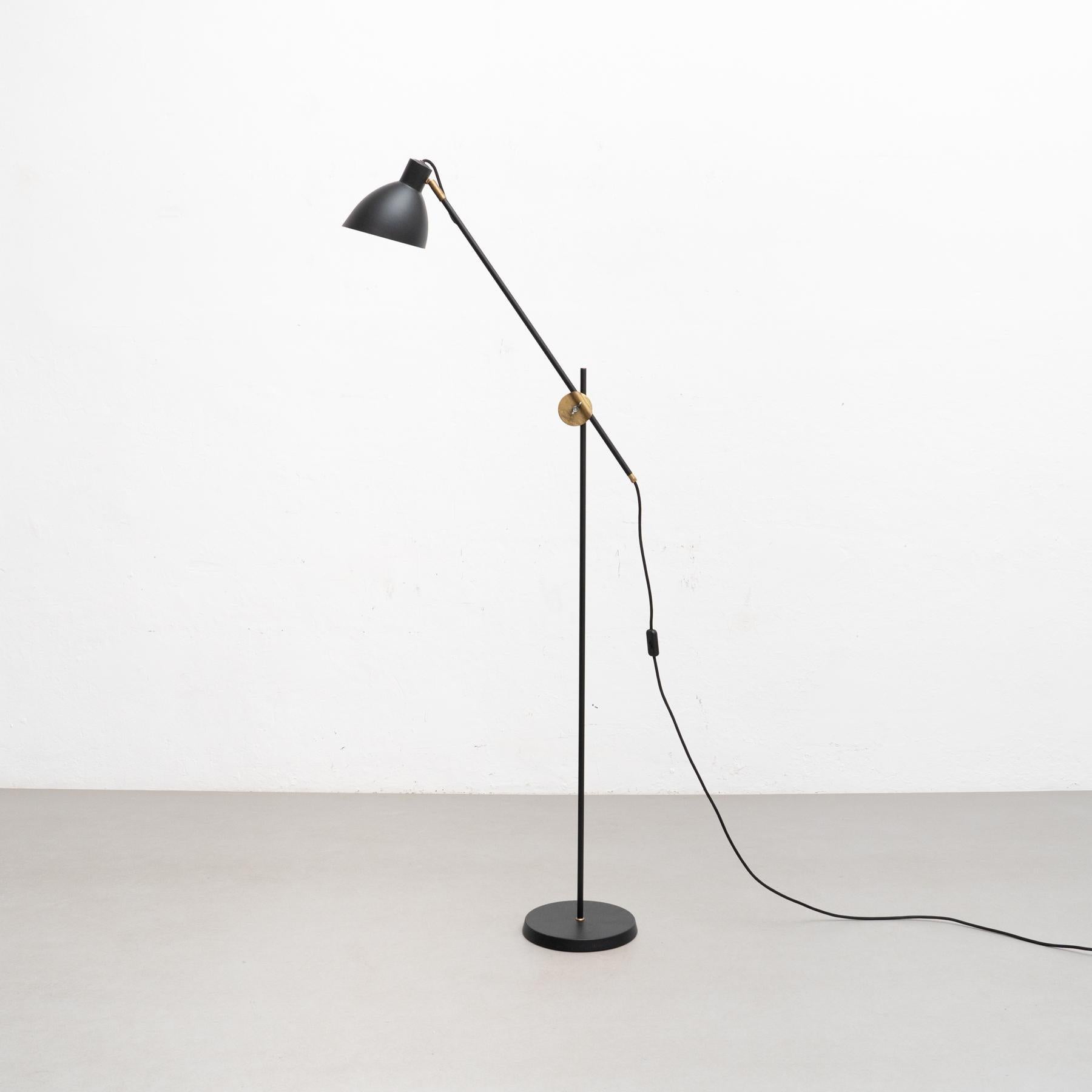 KH#1 Lampadaire - Design suédois exclusif par Konsthantverk  Un savoir-faire intemporel en noir mat et laiton brut

Découvrez la sophistication et la tradition avec le lampadaire KH#1, un design exclusif de la célèbre marque suédoise Konsthantverk,