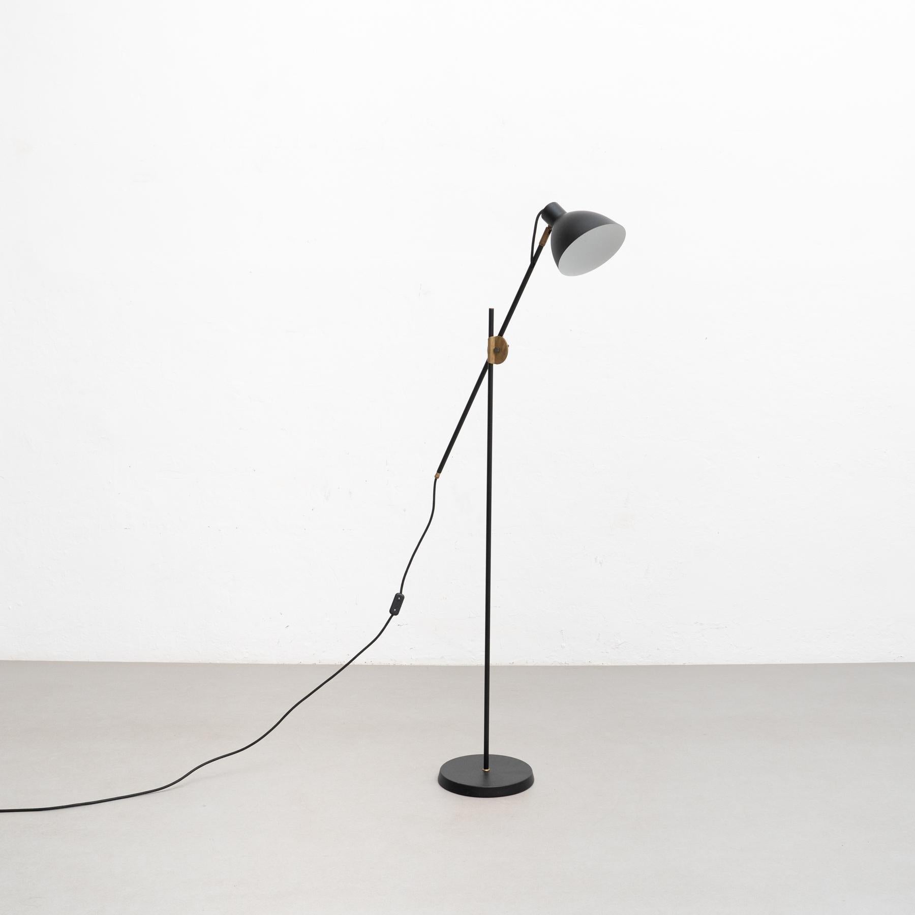 Suédois Konsthantverk KH#1 Lampadaire en laiton brut noir en vente