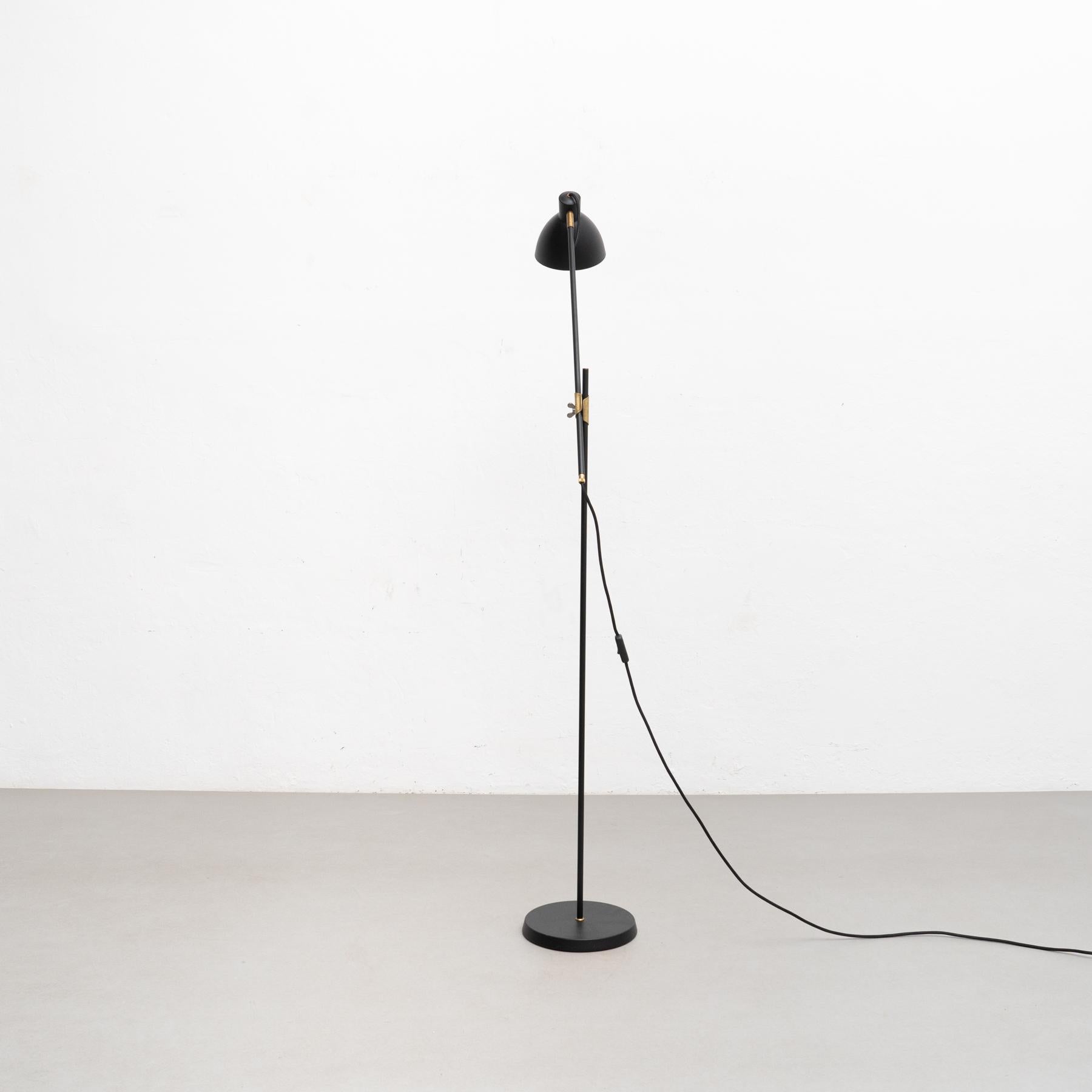 Konsthantverk KH#1 Black Raw Brass Floor Lamp In Good Condition For Sale In Barcelona, Barcelona