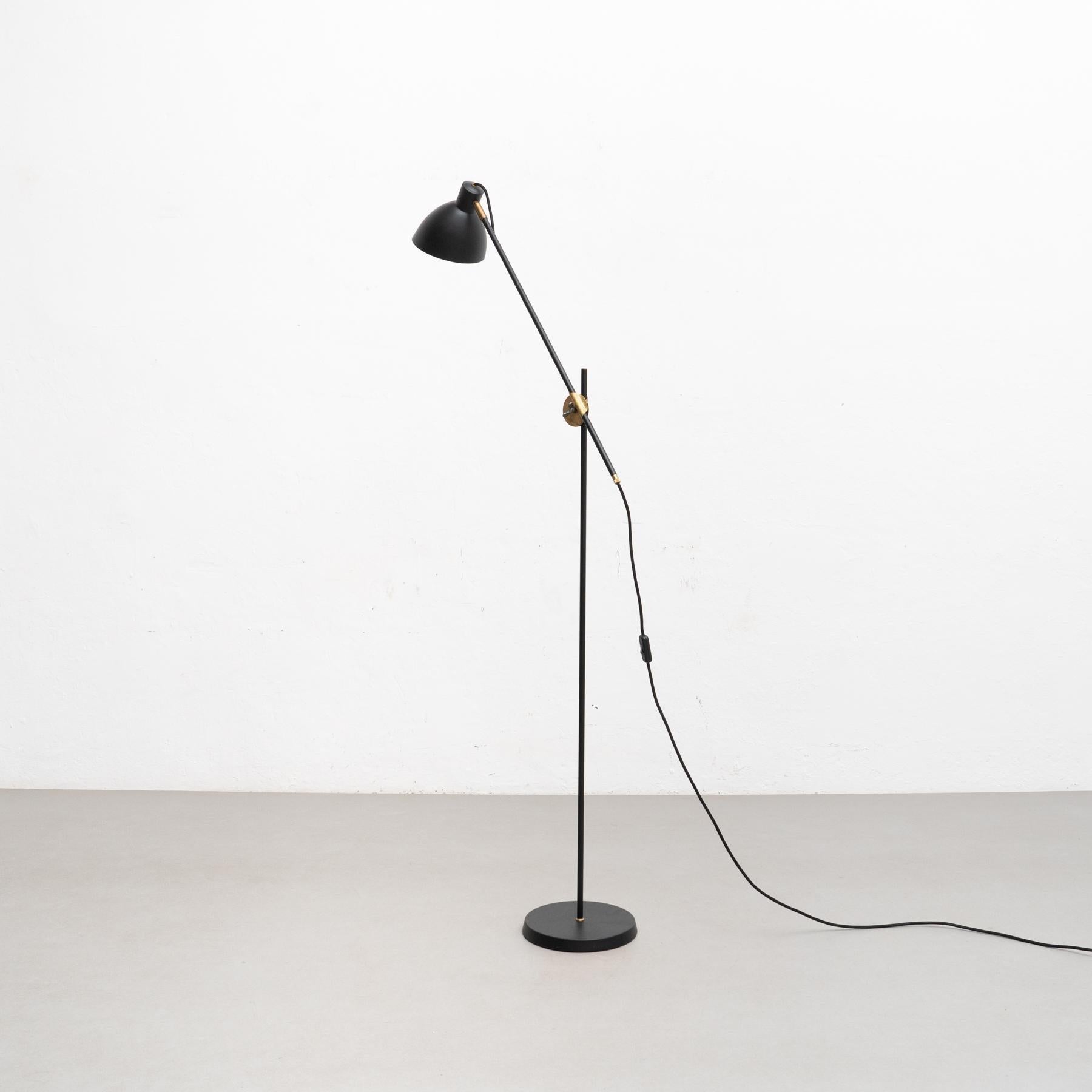 Laiton Konsthantverk KH#1 Lampadaire en laiton brut noir en vente