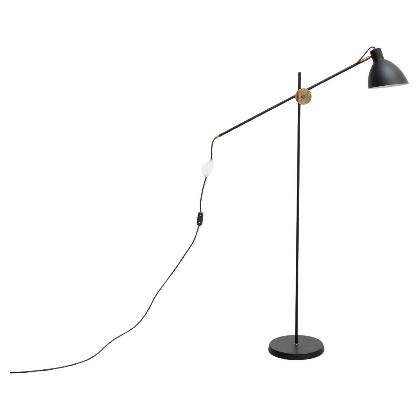 Konsthantverk KH#1 Lampadaire en laiton brut noir en vente