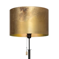 Konsthantverk Svep Floor Lamp in Black Raw Brass, Scandinavian Style