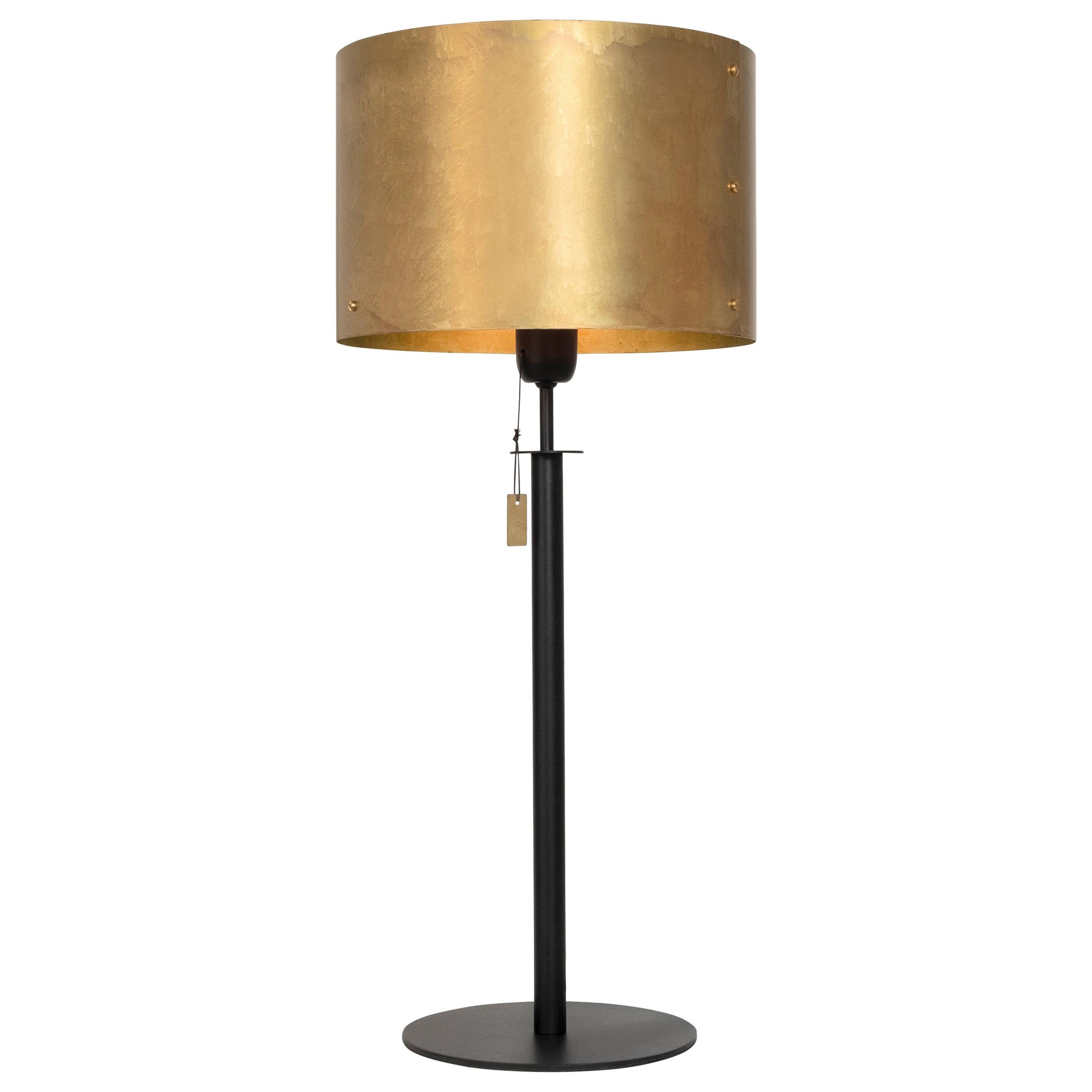 Konsthantverk Svep Black Raw Brass Table Lamp For Sale