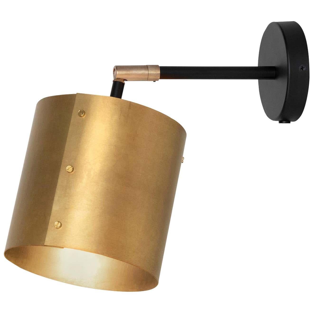 Konsthantverk Svep Brass Black Wall Lamp In New Condition For Sale In Barcelona, Barcelona