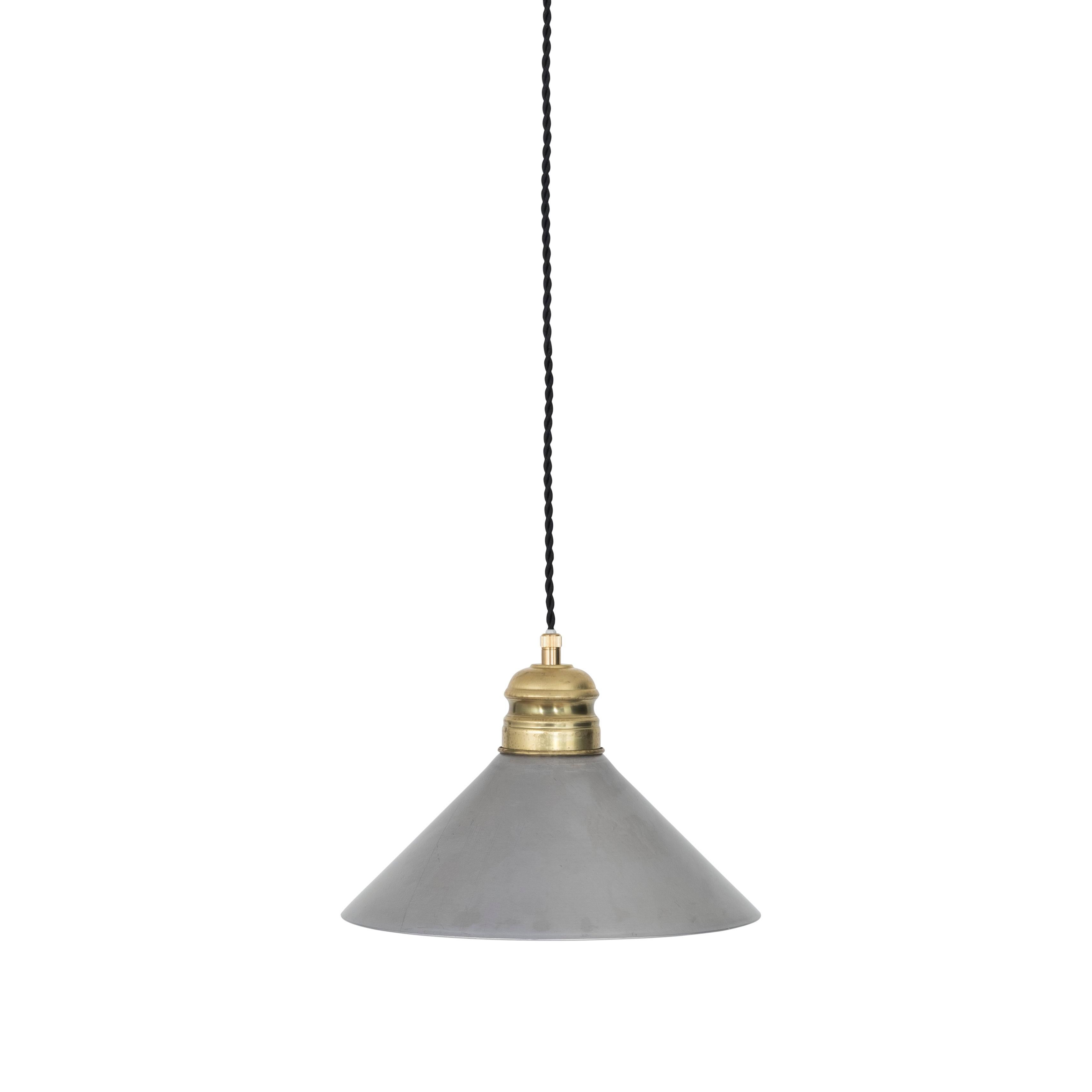 Rustik
Cord 1.5 m
Max 40 W E27
0054-5 shade raw alu
D. 250 mm

The lamps are wiring with standard Europe wiring.

The traditional shoemaker's lamp in Konsthantverk's own vintage. A Classic in the kitchen with a timeless design. Shade and hang in raw