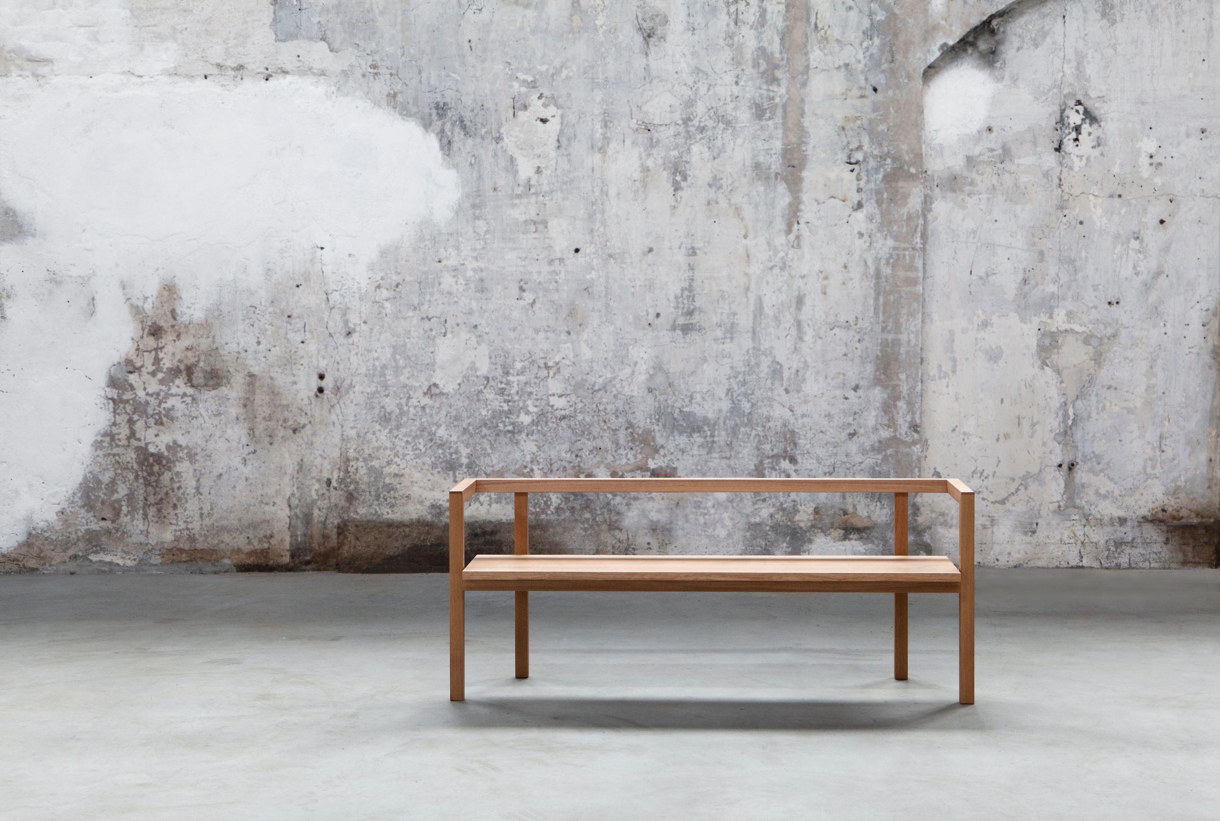 The streamlined solid wooden bench is meant for indoors. Its elegant lines fit in homes as well as public areas. When needed, the seat can be upholstered.
Materials:
Birch, ash or oak
Upholstery: coconut fibre, wool and cotton

Surface
Natural