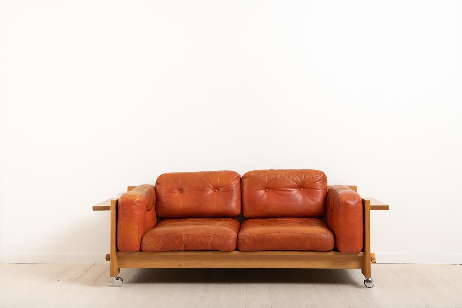 'Kontrapunkt' sofa by Yngve Ekström for Swedese. Designed in the 1960s and manufactured by Swedese, the 'Kontrapunkt' sofa is a good example of Swedish and Scandinavian midcentury design. Loose cushions upholstered in leather. The frame is made from