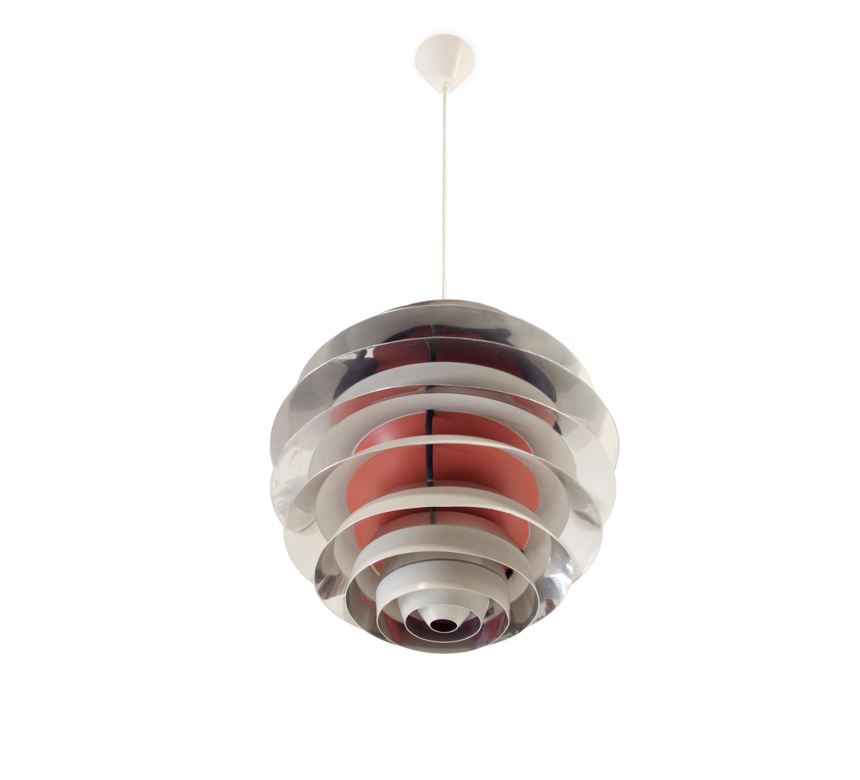 Beautiful ceiling lamp designed by Poul Henningsen and manufactured in Denmark by Louis Poulsen from 1960s second half. This is the 'Kontrast' model which was a an innovation in that you could adjust the light flow yourself. This model is fully
