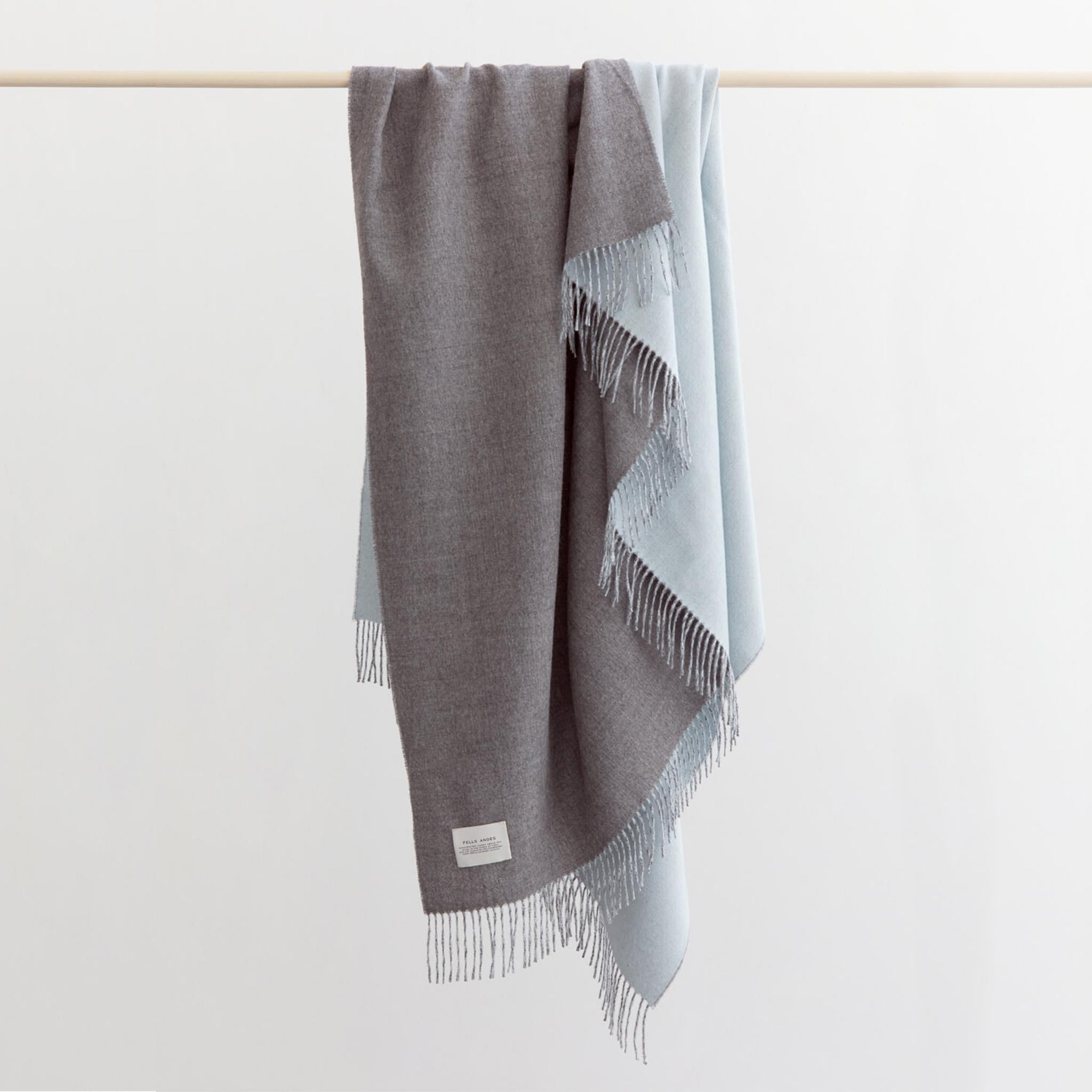 About

A fresh dual sided woven throw with blended tassel detail. The Kontrast throw by Fells Andes is designed in San Francisco and handmade in the Andes, supporting local culture and craft.

Made from 100% Royal Baby Alpaca - one of the