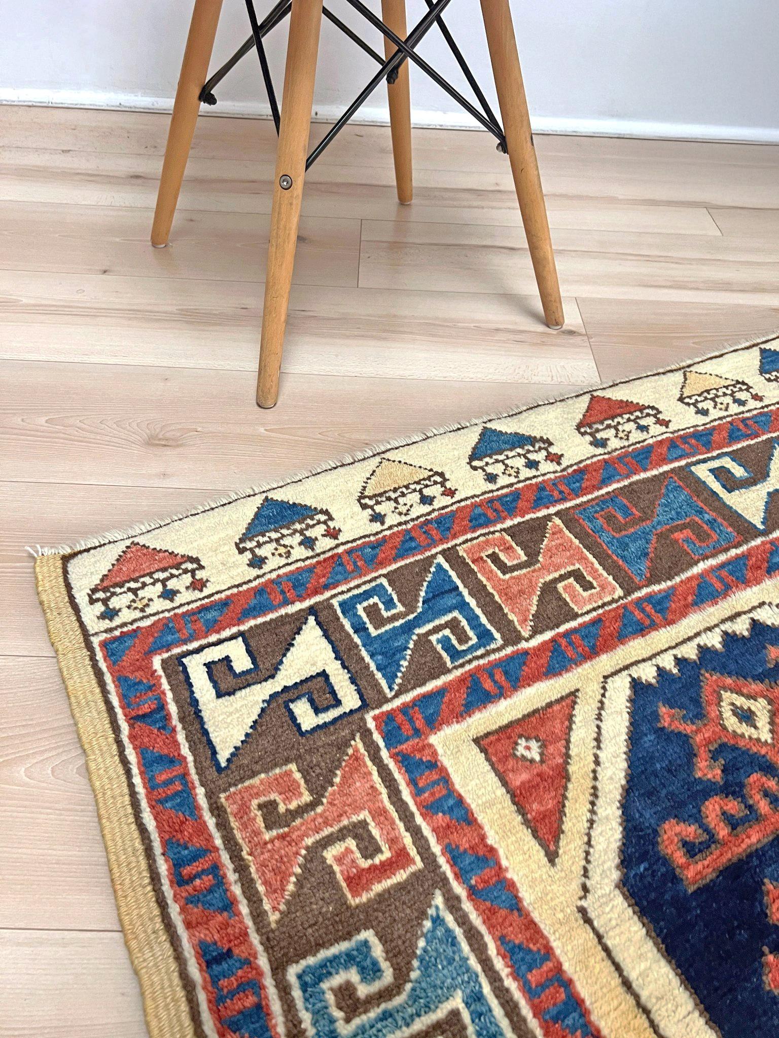 Türkischer Mini-Teppich Konya - • Handgefertigter Wollteppich - • 3x3 Quadratischer Streu-/Akzentteppich (21. Jahrhundert und zeitgenössisch) im Angebot