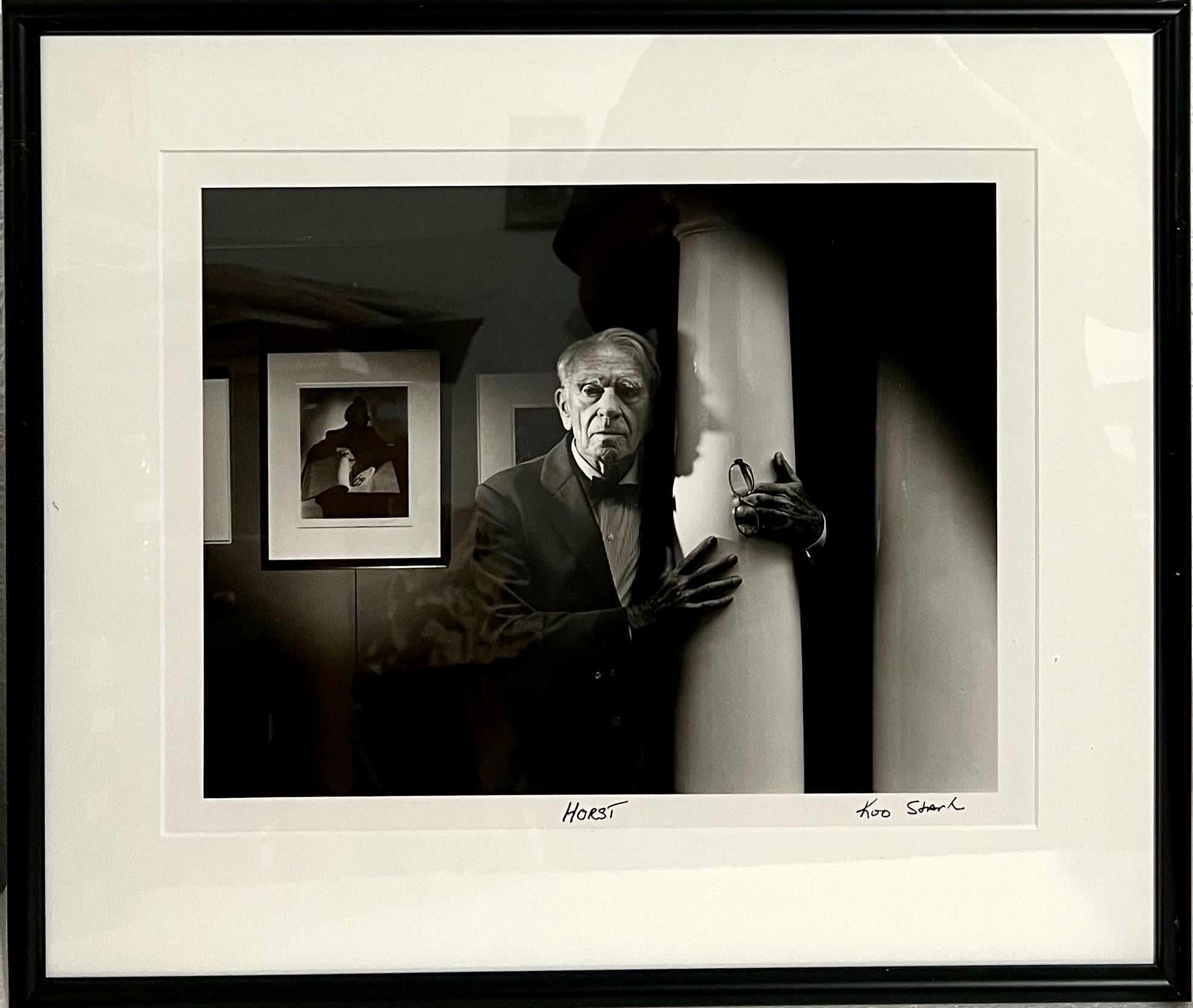 Photographie de portrait vintage en gélatine argentée Horst noir et blanc de Koo Stark en vente 8