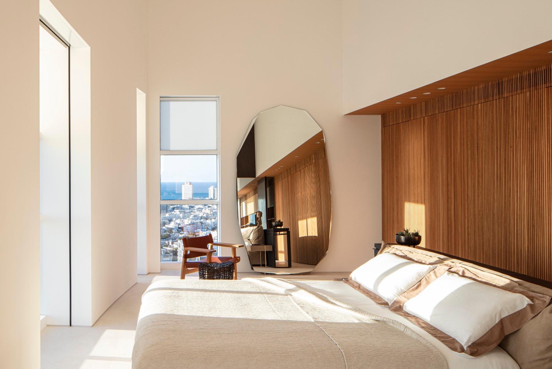KOOH-I-NOOR Large Standing Mirror, by Piero Lissoni for Glas Italia IN STOCK In New Condition For Sale In Brooklyn, NY