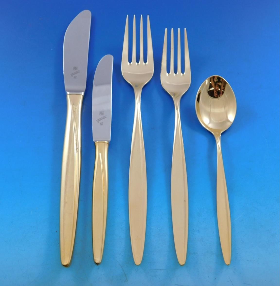 Kopenhagen Vermeil von WMF 800 Neusilber (komplett vergoldet) Bestecksatz - 66 Teile. Dieses Set hat ein klares, modernes Design. Dieses Set enthält:

12 Messer, 8 1/2