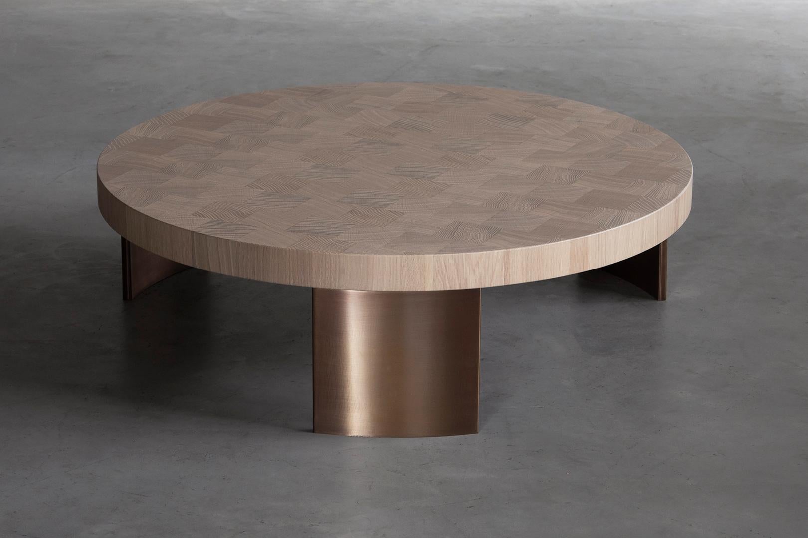 Kops coffee table medium by Van Rossum
Dimensions: D84 x W84 x H25 cm
Materials: oak, brass.
Also available in walnut. 

The wood is available in all standard Van Rossum colors, or in a matching finish to customer’s own sample.
The steel bases