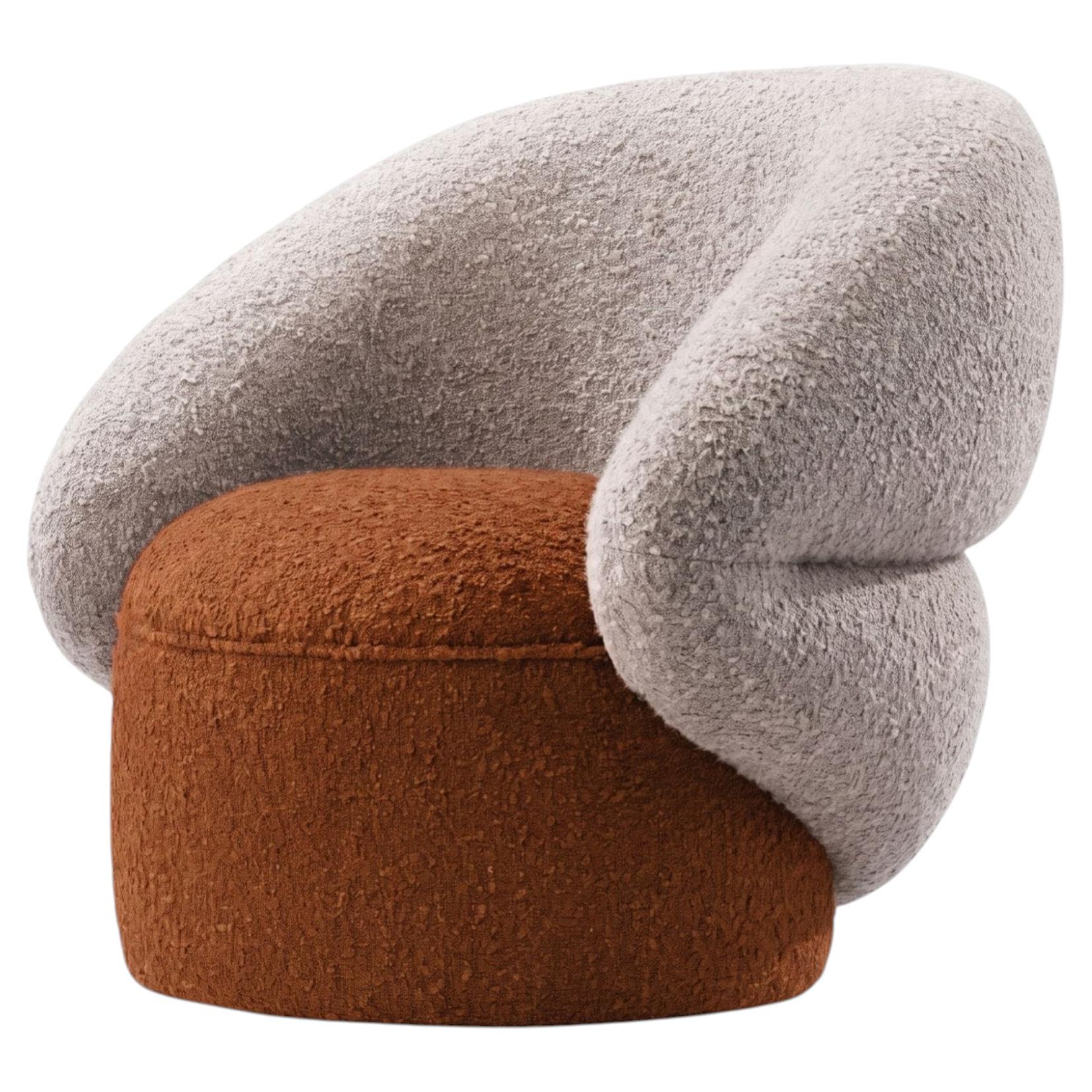 KORA Sessel Terracota – Moderner, skulpturaler Sessel mit Bouclé-Bezug von MainGUILTY