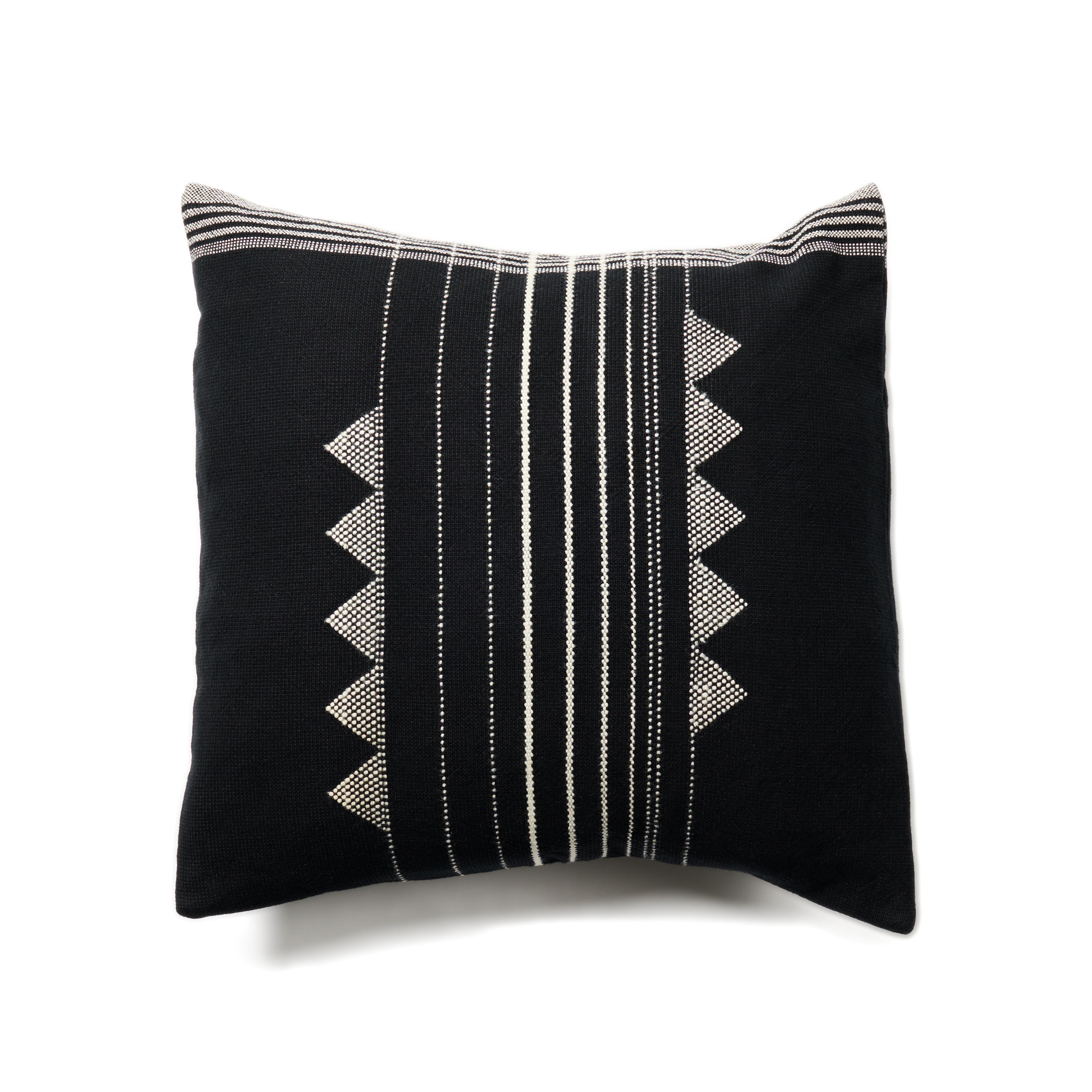 Kora  Black & White Large Gently Textured Handwoven Natural Yarn Blend Pillow (Oreiller tissé à la main en mélange de fils naturels) en vente 4