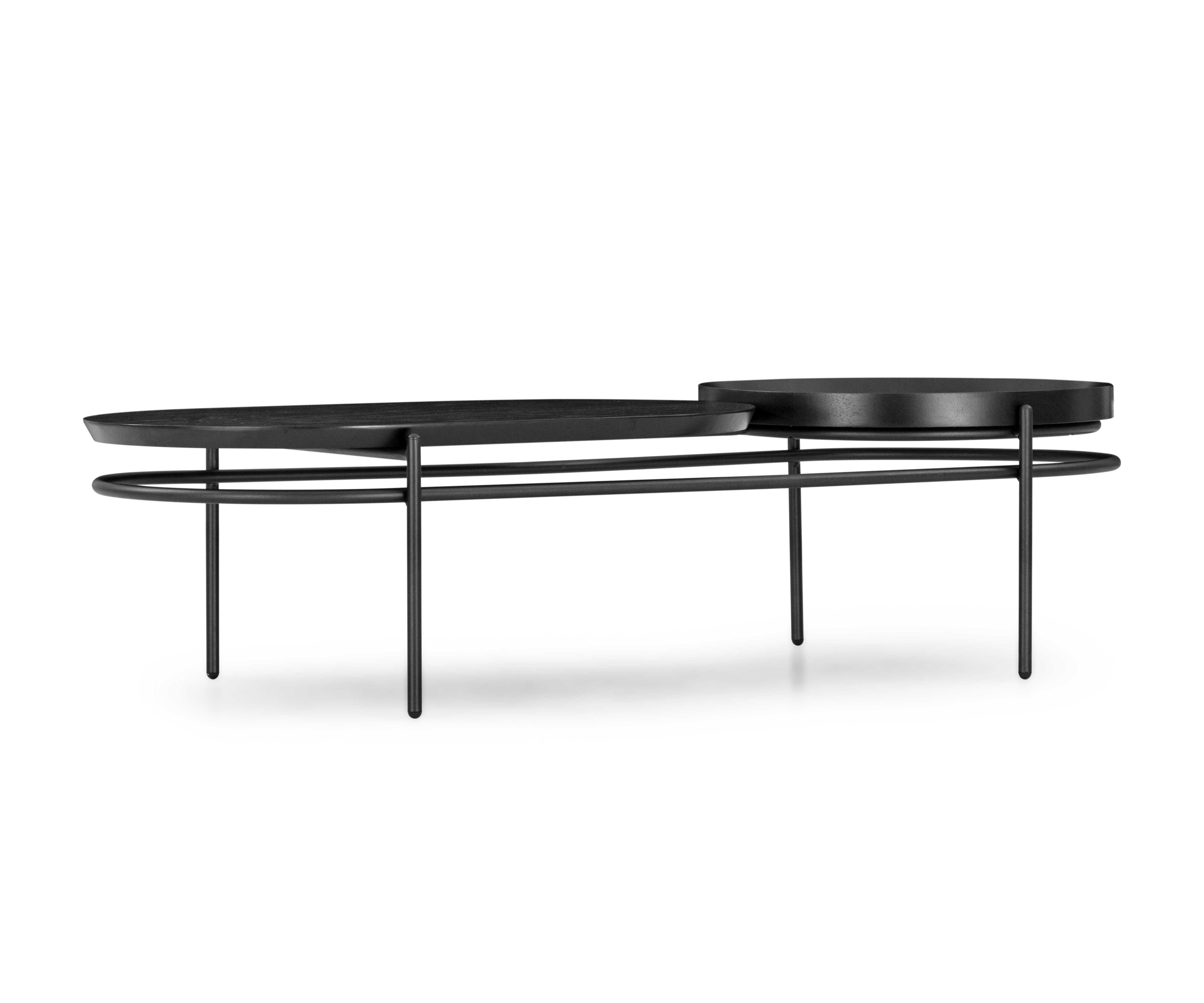 Moderno Tavolino da caffè in canna intrecciata a mano e finitura in Oak Oak nero con base in metallo, Linea Kora in vendita